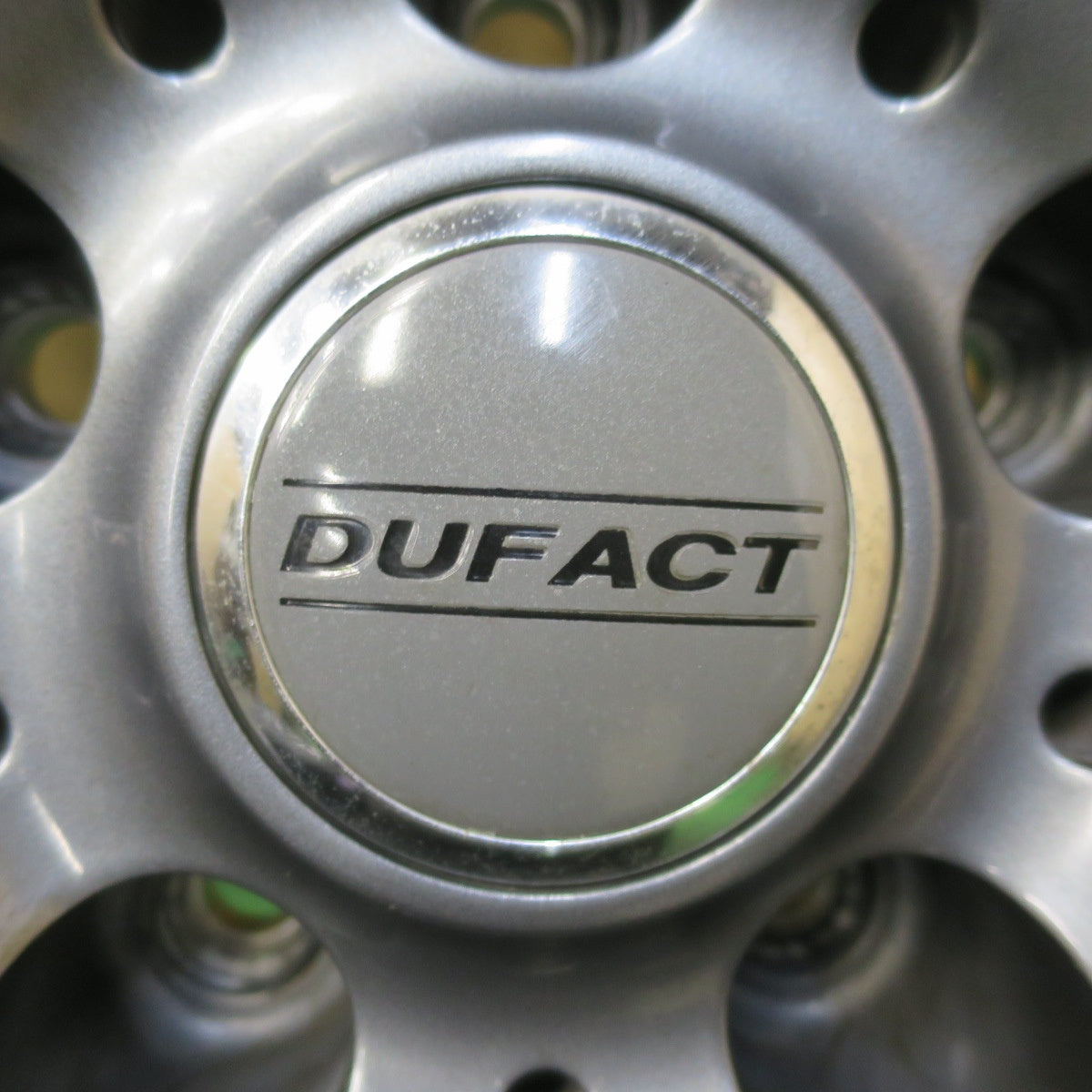 バリ溝!キレイ!9.5分★スタッドレス 235/65R17 ダンロップ ウインターマックス SJ8 DUFACT デュファクト 17インチ PCD114.3/5H★5092601イス