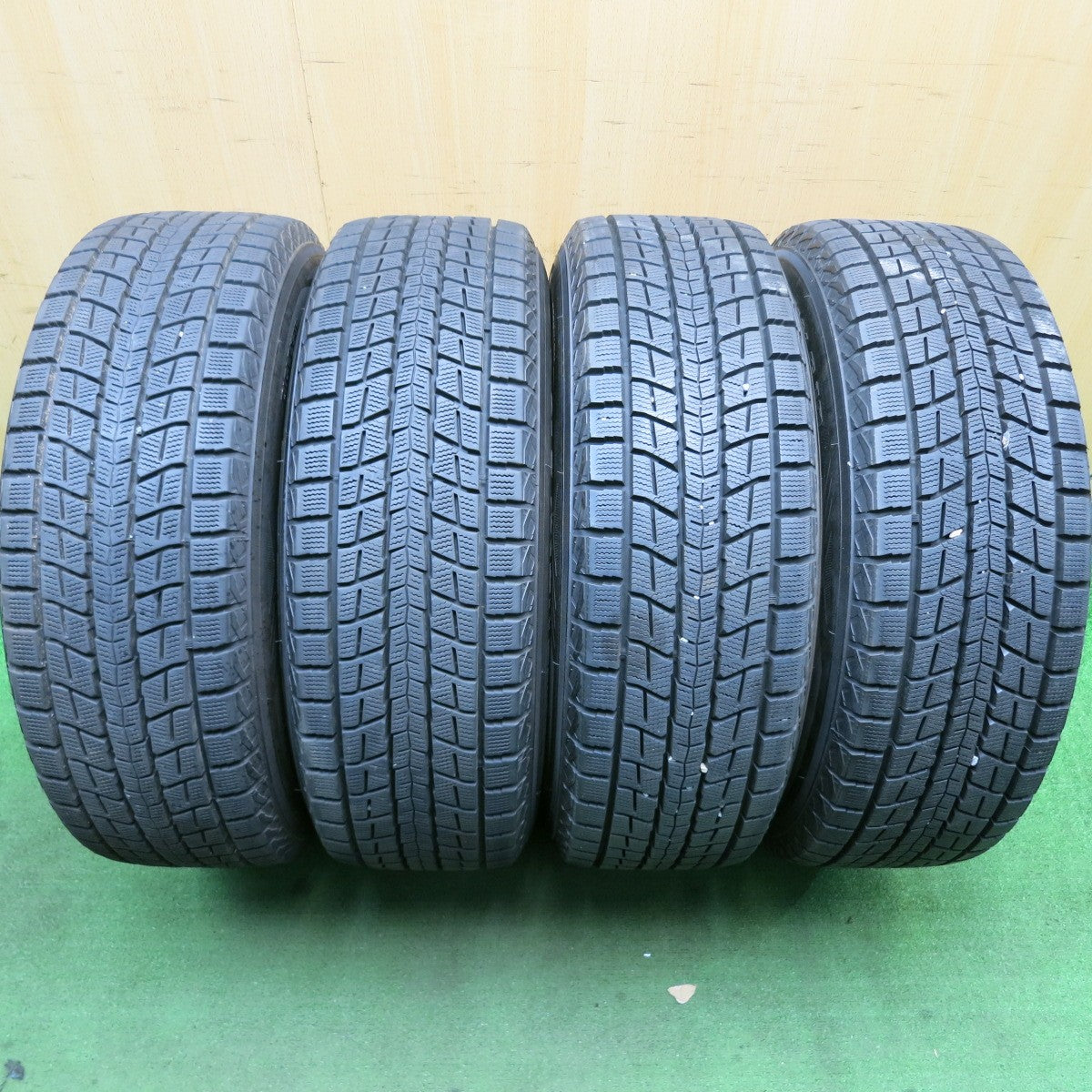 バリ溝!9.5分以上★スタッドレス 225/65R17 ダンロップ ウインターマックス SJ8 VOLGA ヴォルガ 17インチ PCD114.3/5H★5052308HAス