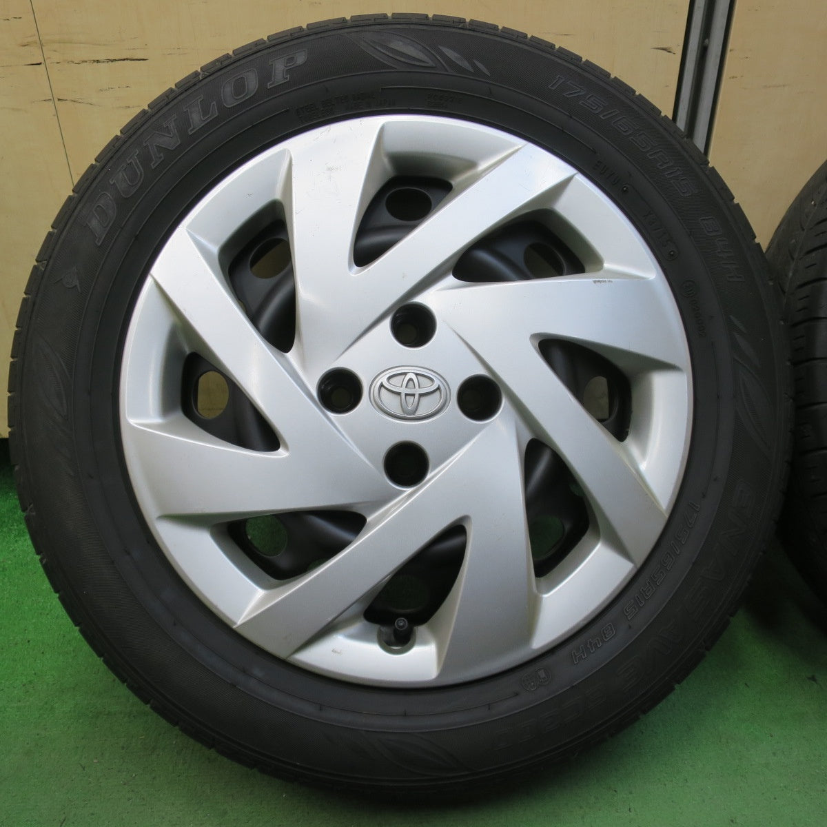 4本価格★トヨタ アクア 純正 スチール 175/65R15 ダンロップ エナセーブ EC300 15インチ PCD100/4H★5052206イノ