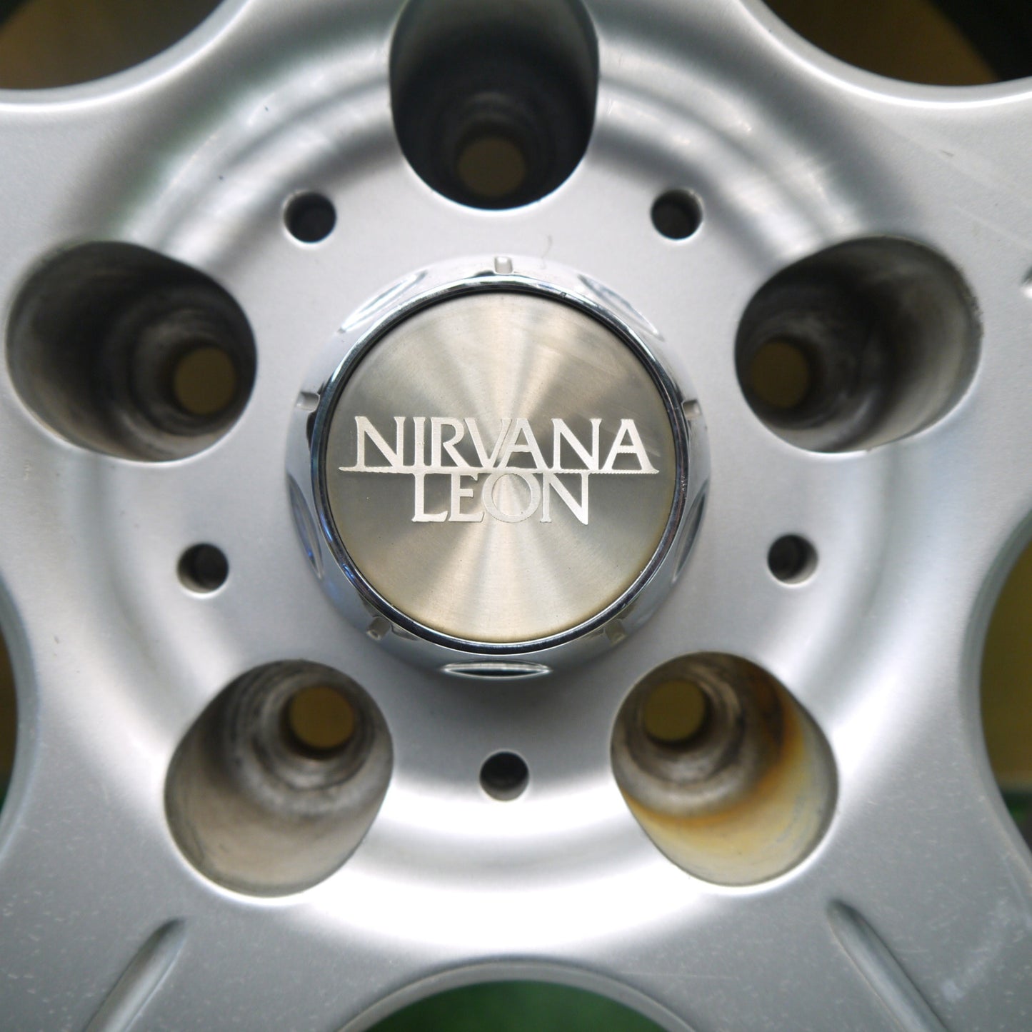 バリ溝!キレイ!9.5分★スタッドレス 205/65R16 ヨコハマ アイスガード NIRVANA LEON ニルヴァーナ レオン 16インチ PCD114.3/5H★5040907Hス