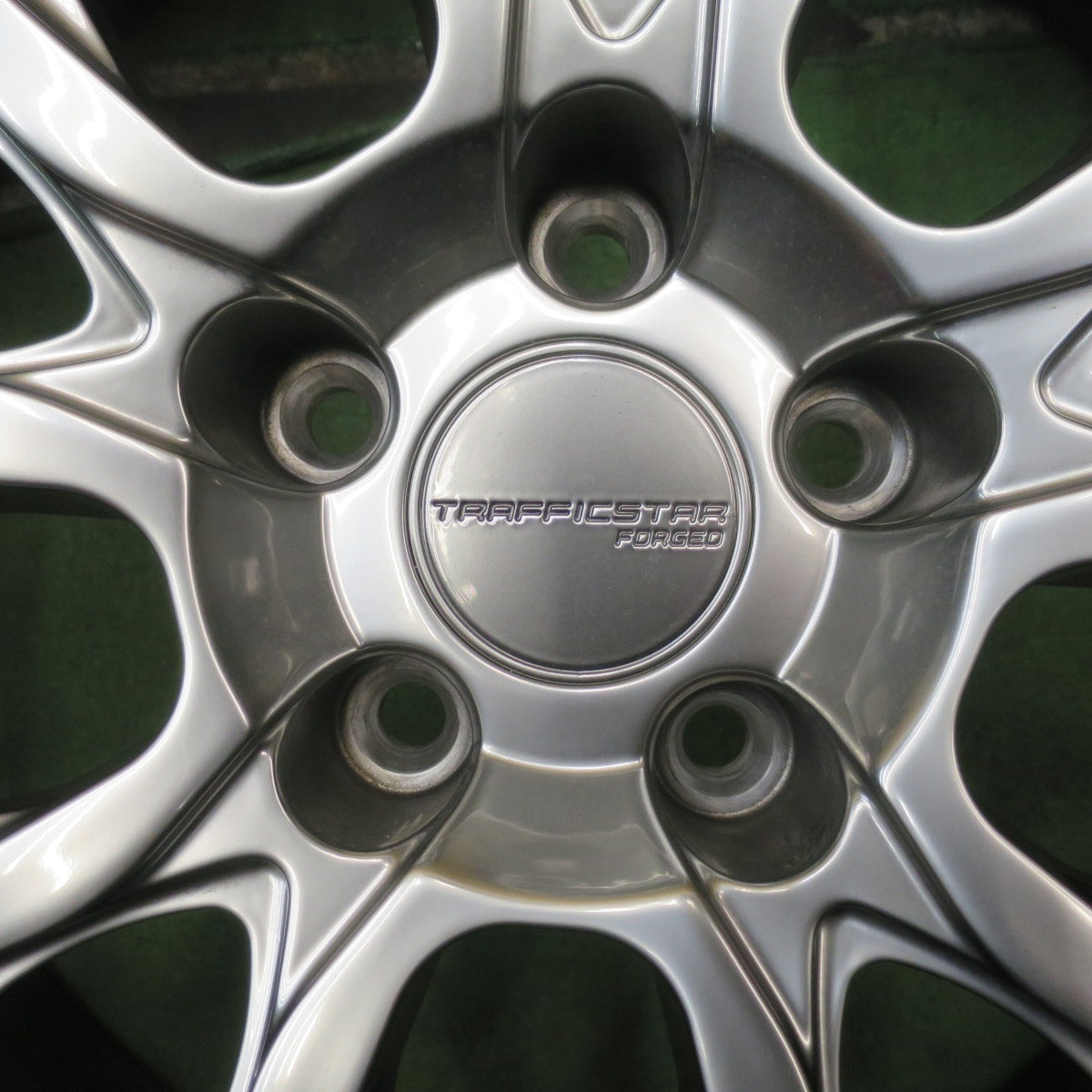 バリ溝!23年!キレイ!9.5分★TRAFFICSTAR FORGED 225/45R21 スタッドレス ブリヂストン ブリザック VRX3 トラフィックスター 鍛造 21インチ PCD114.3/5H★5100203NJス