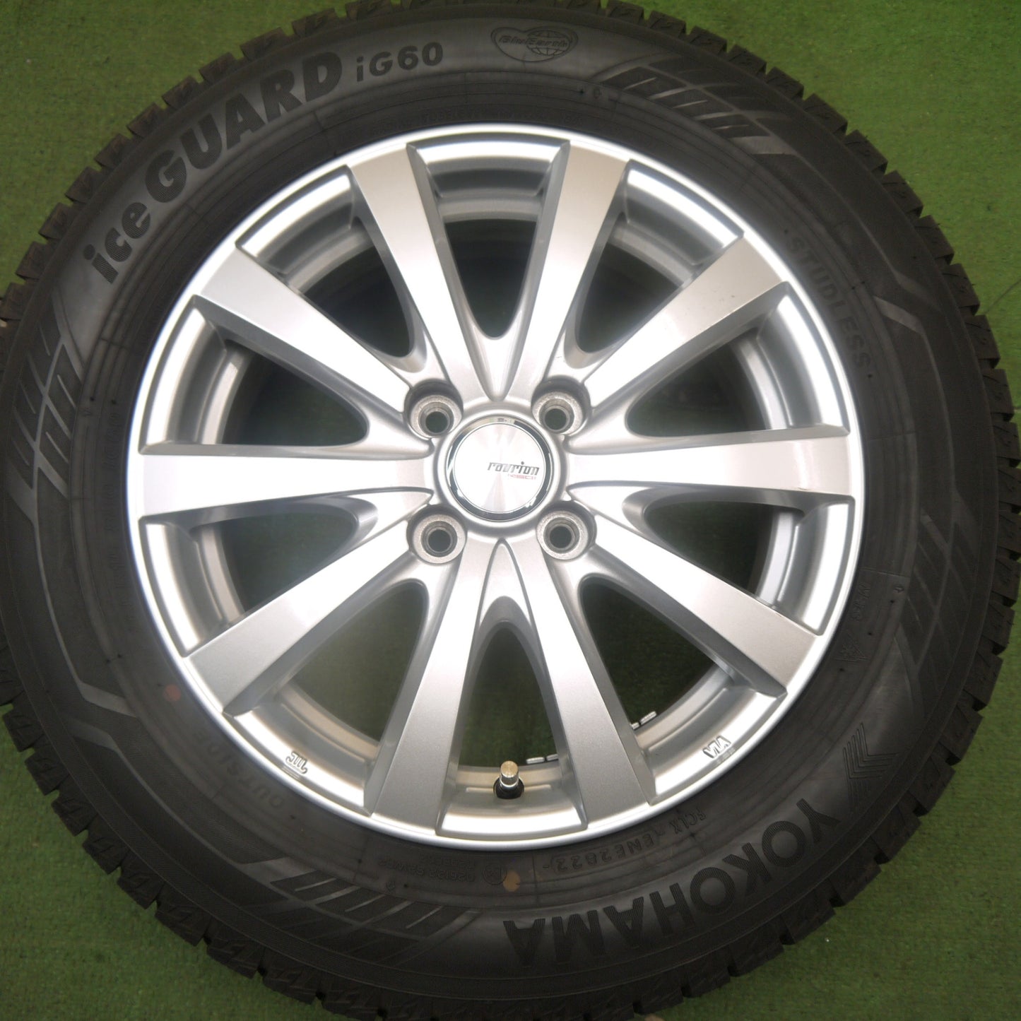 バリ溝!22年!キレイ!ほぼ10分★スタッドレス 185/65R15 ヨコハマ アイスガード iG60 ravrion RS01 ラブリオン 15インチ PCD100/4H★5072906Hス
