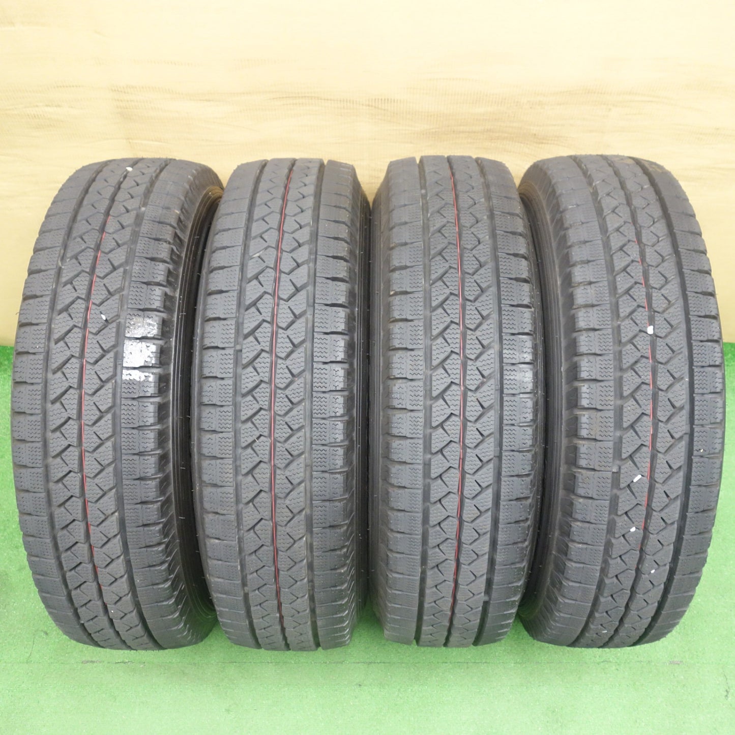 ほぼ未使用!キレイ◎スタッドレス 195/80R15 107/105L ブリヂストン ブリザック VL1 DV DIAVOLETTO VALERIO ディアヴォレット ヴァレリ 15インチ PCD139.7/6H◎6080301KTノ