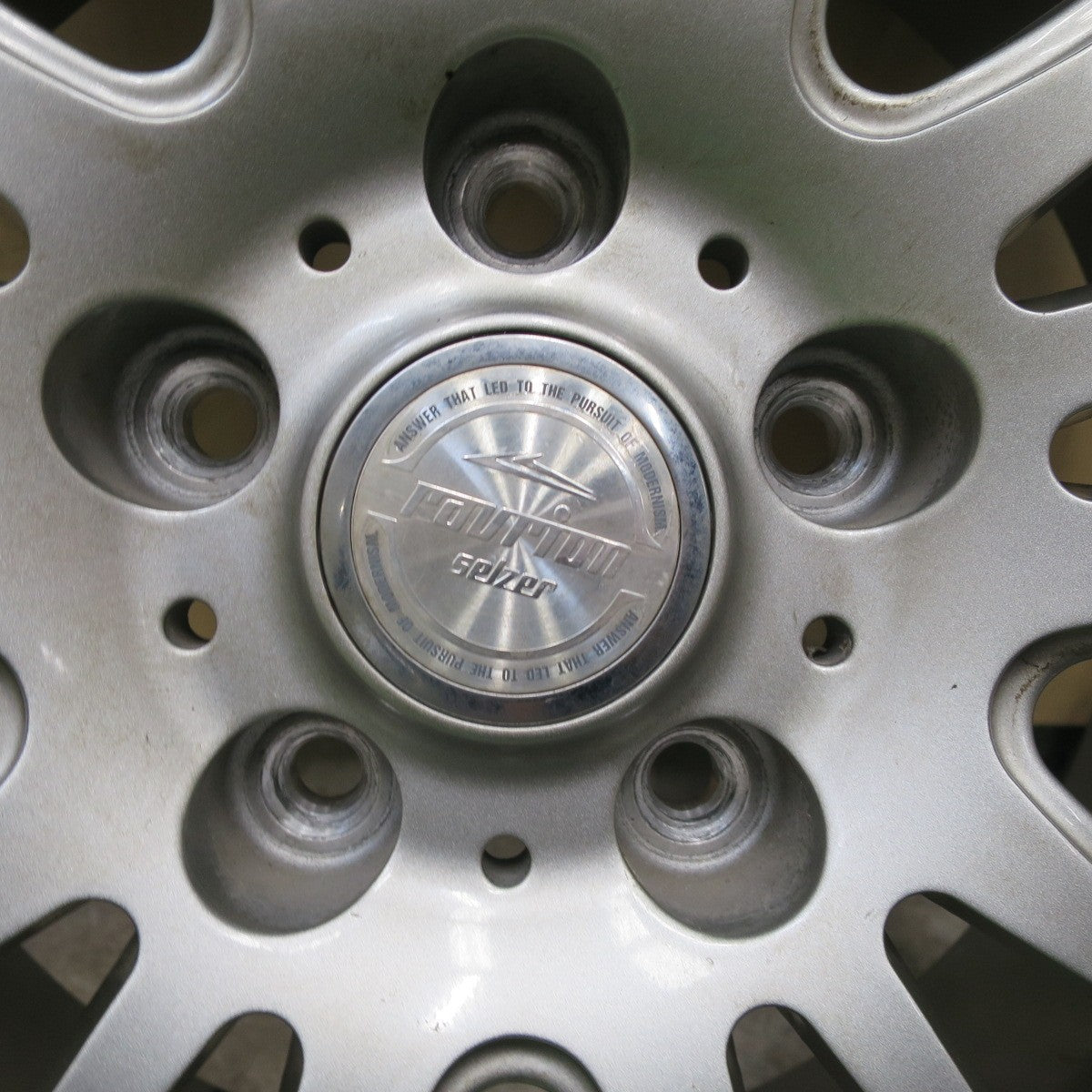 バリ溝!キレイ!8.5分★スタッドレス 215/60R17 グッドイヤー アイスナビ6 ravrion Selzer ラブリオン 17インチ PCD114.3/5H★5052003TTス