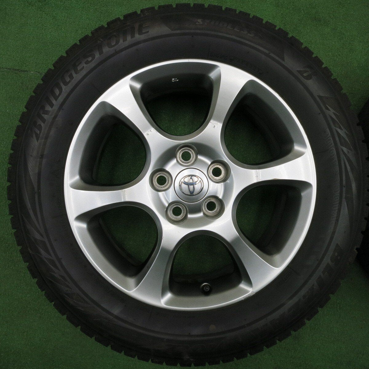 バリ溝!21年!8.5分★トヨタ エスティマ 純正 225/60R17 スタッドレス ブリヂストン ブリザック VRX2 17インチ PCD114.3/5H★5010704NJス