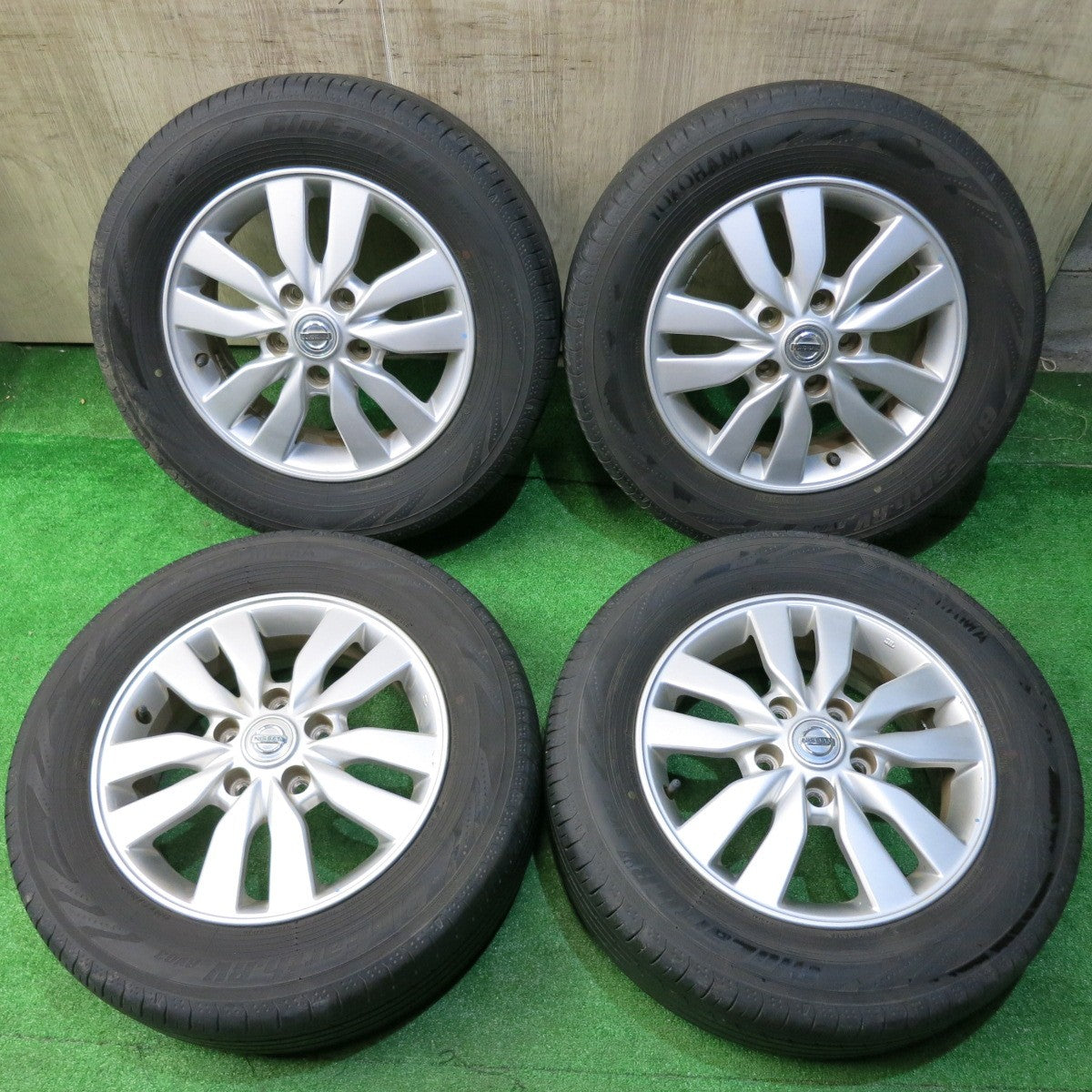 バリ溝!21年!9.5分★日産 セレナ 純正 195/65R15 ヨコハマ BluEarth-RV RV03 15インチ ブルーアース PCD114.3/5H★5062704HAノ