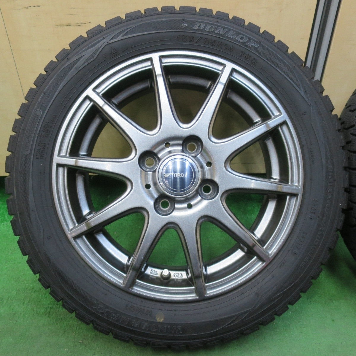 バリ溝!キレイ!9分★スタッドレス 155/65R14 ダンロップ ウインターマックス WM01 TIRO 14インチ PCD100/4H★5013117イス