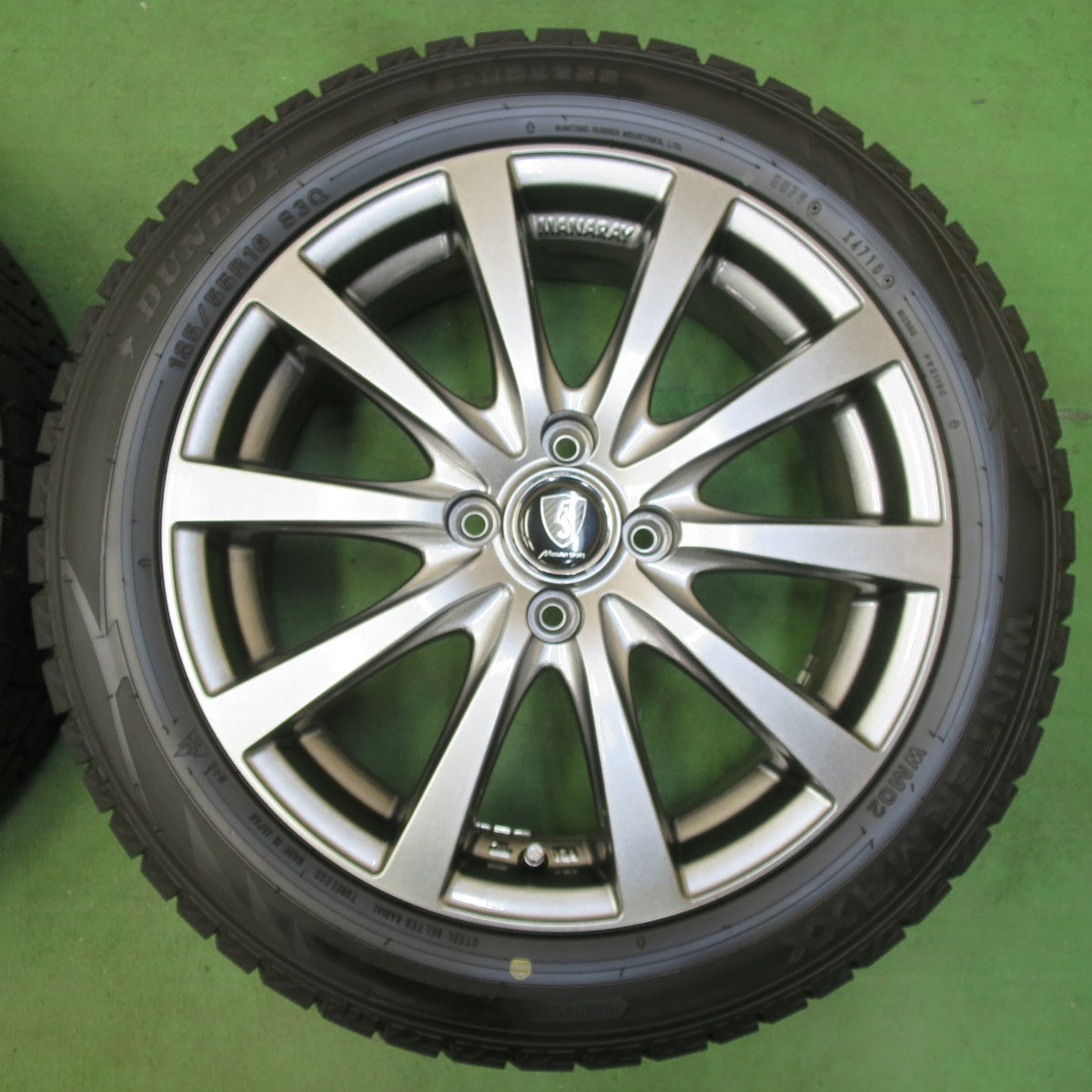 バリ溝!キレイ!ほぼ10分★スタッドレス 185/55R16 ダンロップ ウインターマックス WM02 MANARAY SPORT マナレイスポーツ 16インチ PCD100/4H★5051308イス