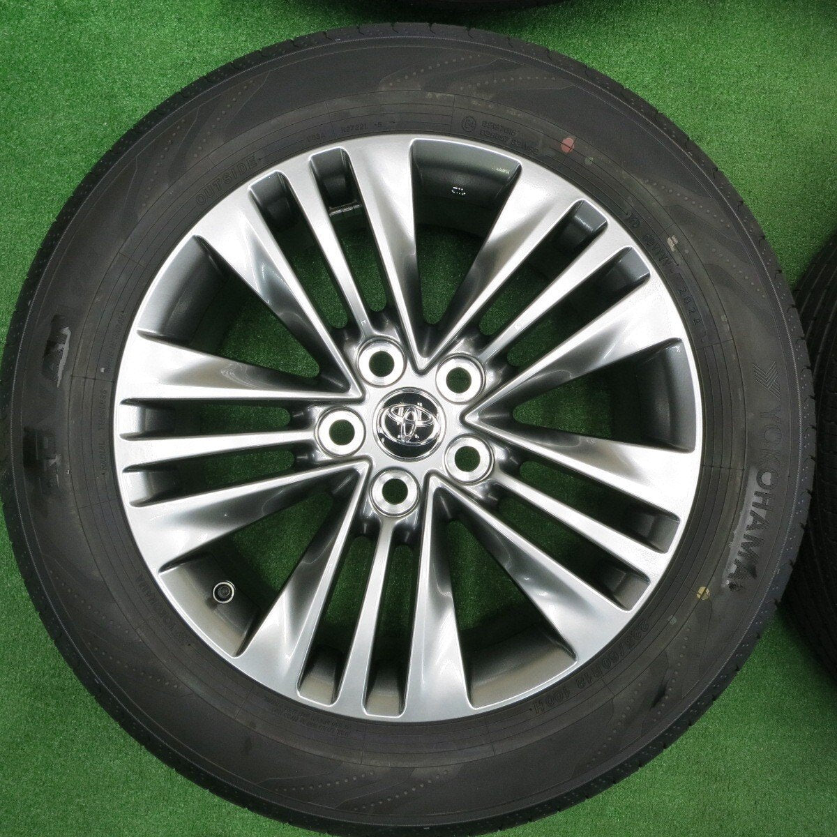 新車外し!24年★トヨタ 40系 アルファード Zグレード 純正 225/60R18 ヨコハマ アドバン V03 18インチ PCD120/5H★4112610TNノ