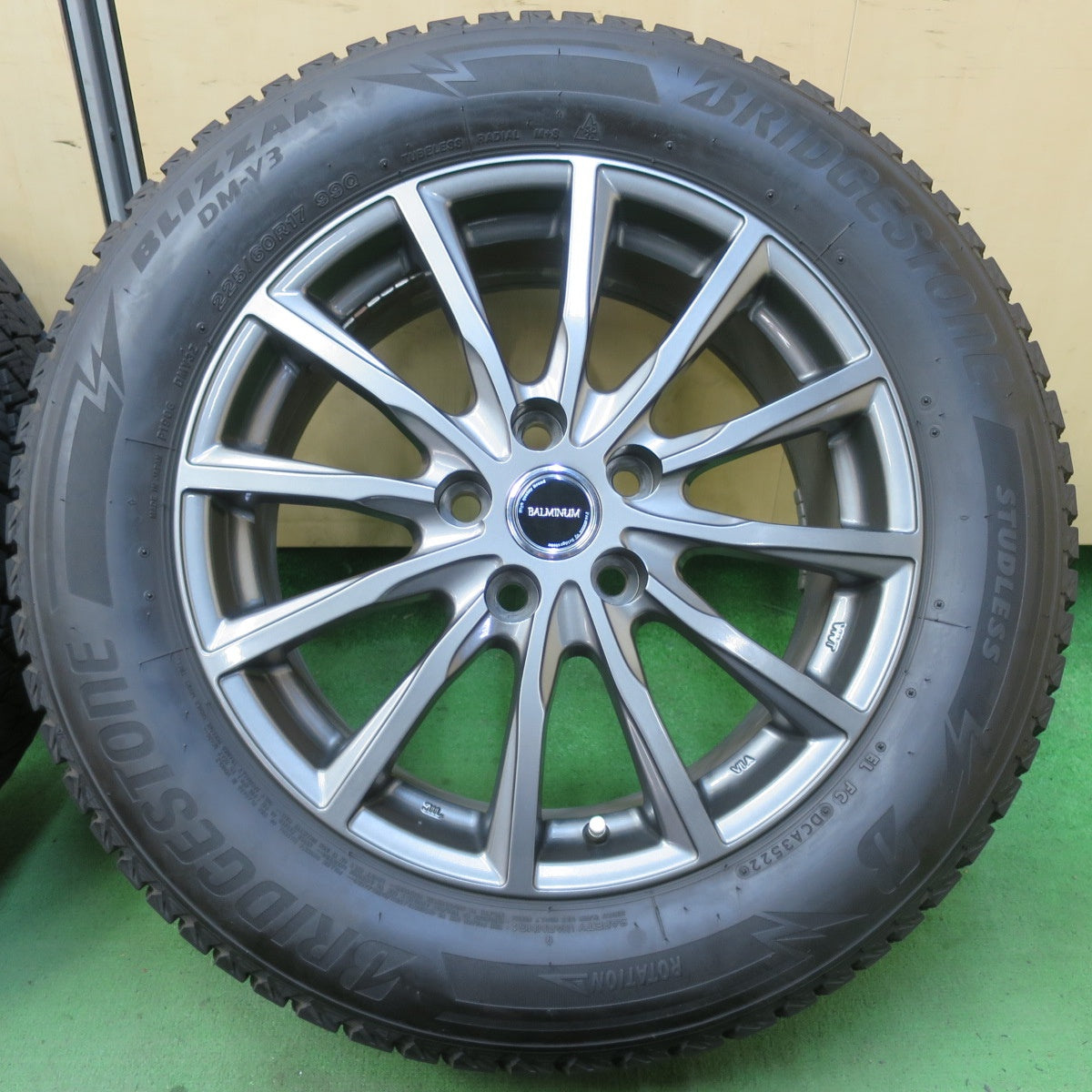 バリ溝!22年!キレイ!9分★スタッドレス 225/60R17 ブリヂストン ブリザック DM-V3 BALMINUM バルミナ 17インチ PCD114.3/5H★5052005イス