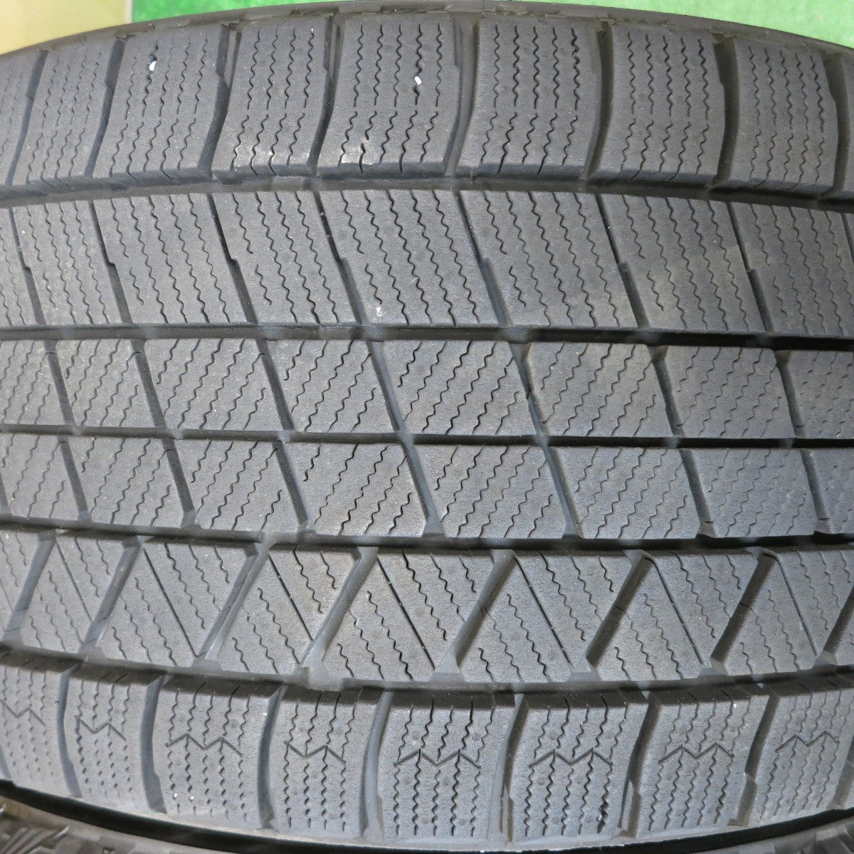 バリ溝!24年!キレイ!9.5分★アウディ 等 EURO AFG 245/40R18 スタッドレス ブリヂストン ブリザック VRX3 ユーロ 18インチ PCD112/5H★5092003HAス
