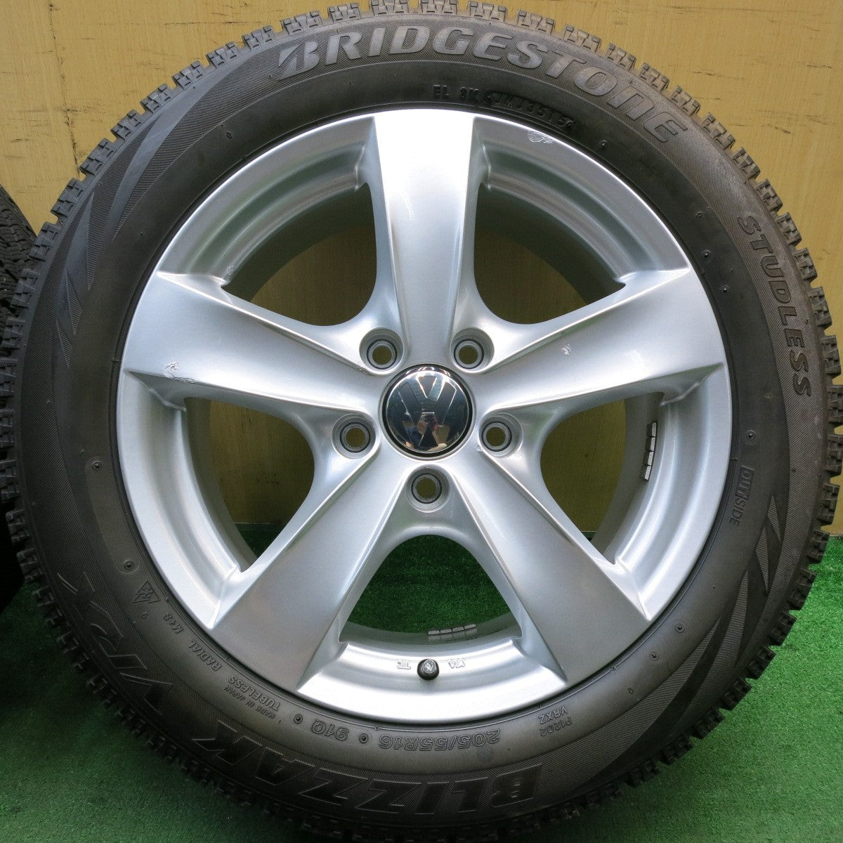 バリ溝!9.5分★ワーゲン 等 AGA TARGA 205/55R16 スタッドレス ブリヂストン ブリザック VRX 16インチ PCD112/5H★5053002HAス