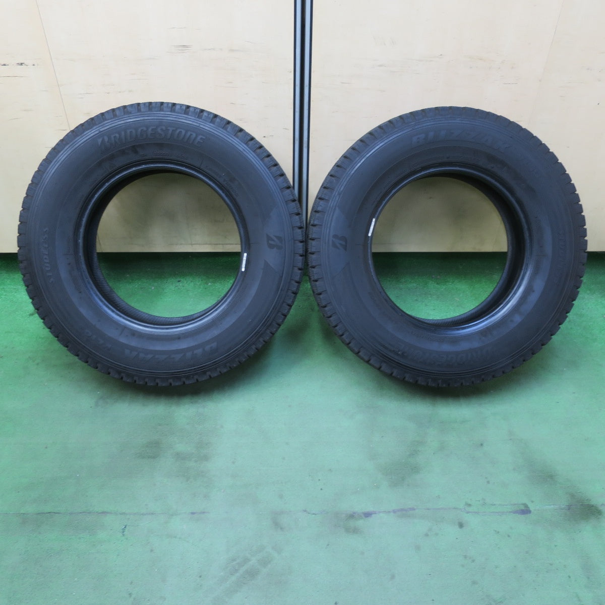 バリ溝!24年!9.5分!2本★スタッドレス 195/80R15 107/105N ブリヂストン ブリザック VL10 タイヤ 15インチ ハイエース キャラバン 等★5092205イスタ