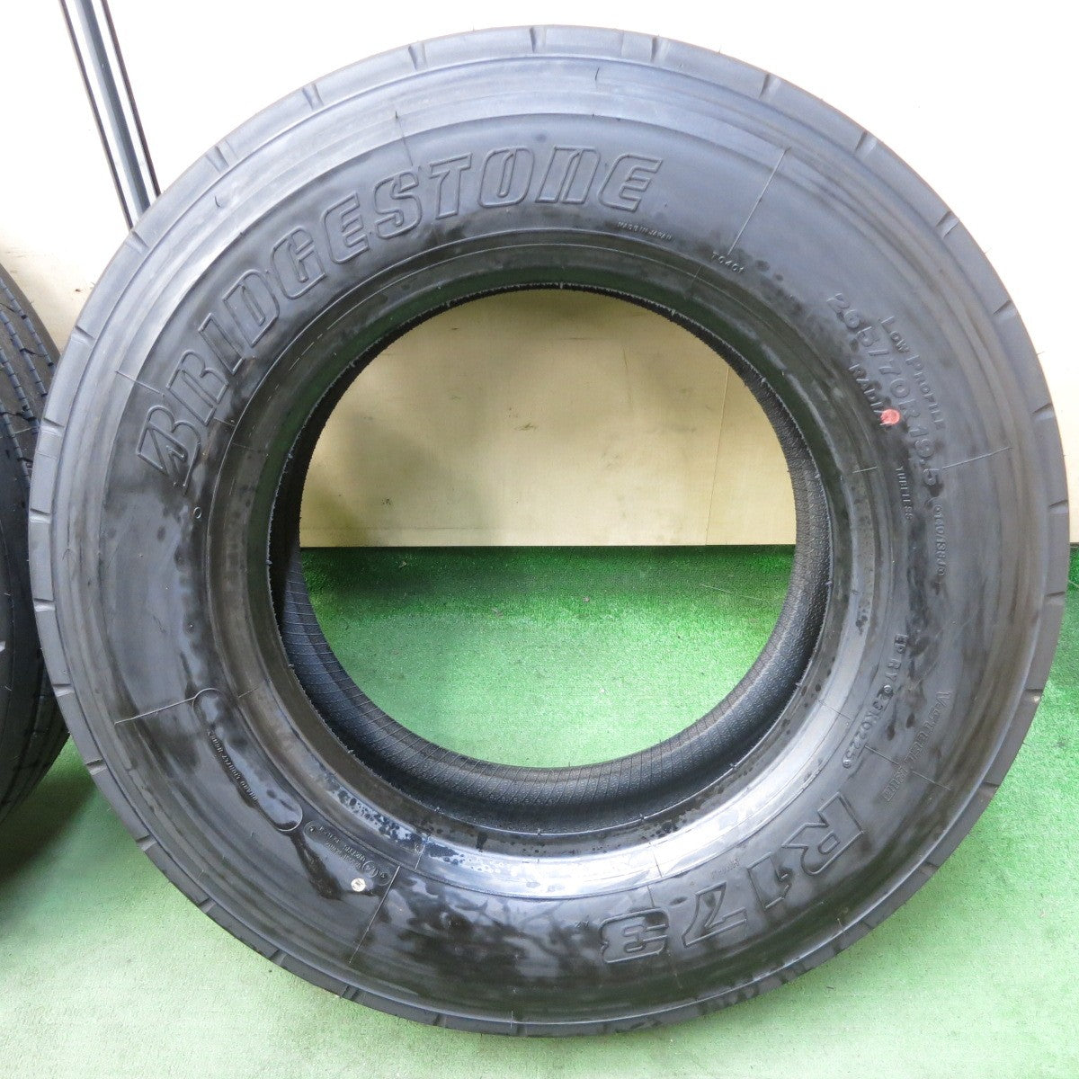 新車外し!25年!2本★トラック タイヤ 265/70R19.5 140/138J ブリヂストン R173 19.5インチ★5100704ナノタ