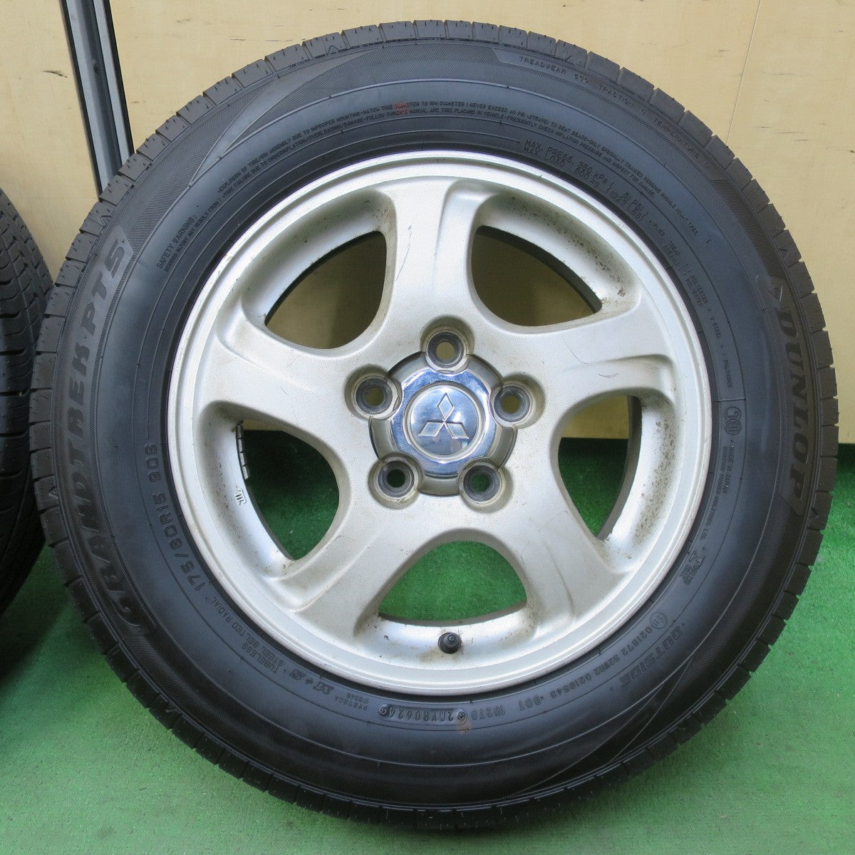 バリ溝!24年!9.5分★三菱 パジェロミニ 純正 175/80R15 ダンロップ グラントレック PT5 15インチ PCD114.3/5H★5070702イノ