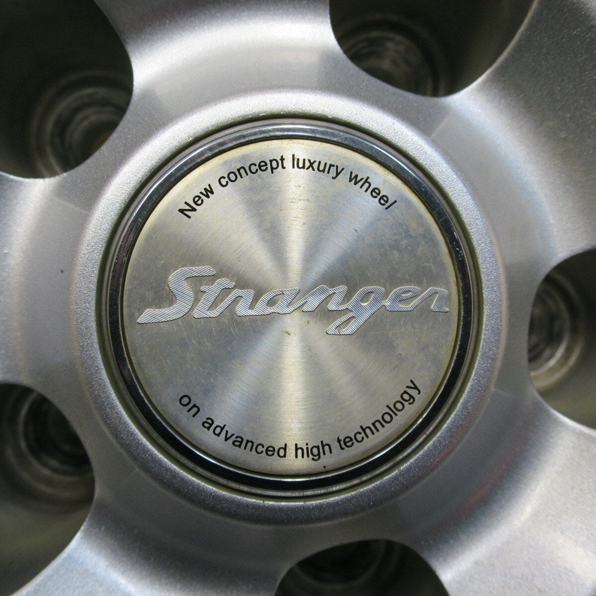 バリ溝!キレイ!9.5分★スタッドレス 225/65R18 ブリヂストン ブリザック DM-Z3 Stranger ストレンジャー 18インチ PCD114.3/5H★5020311イス