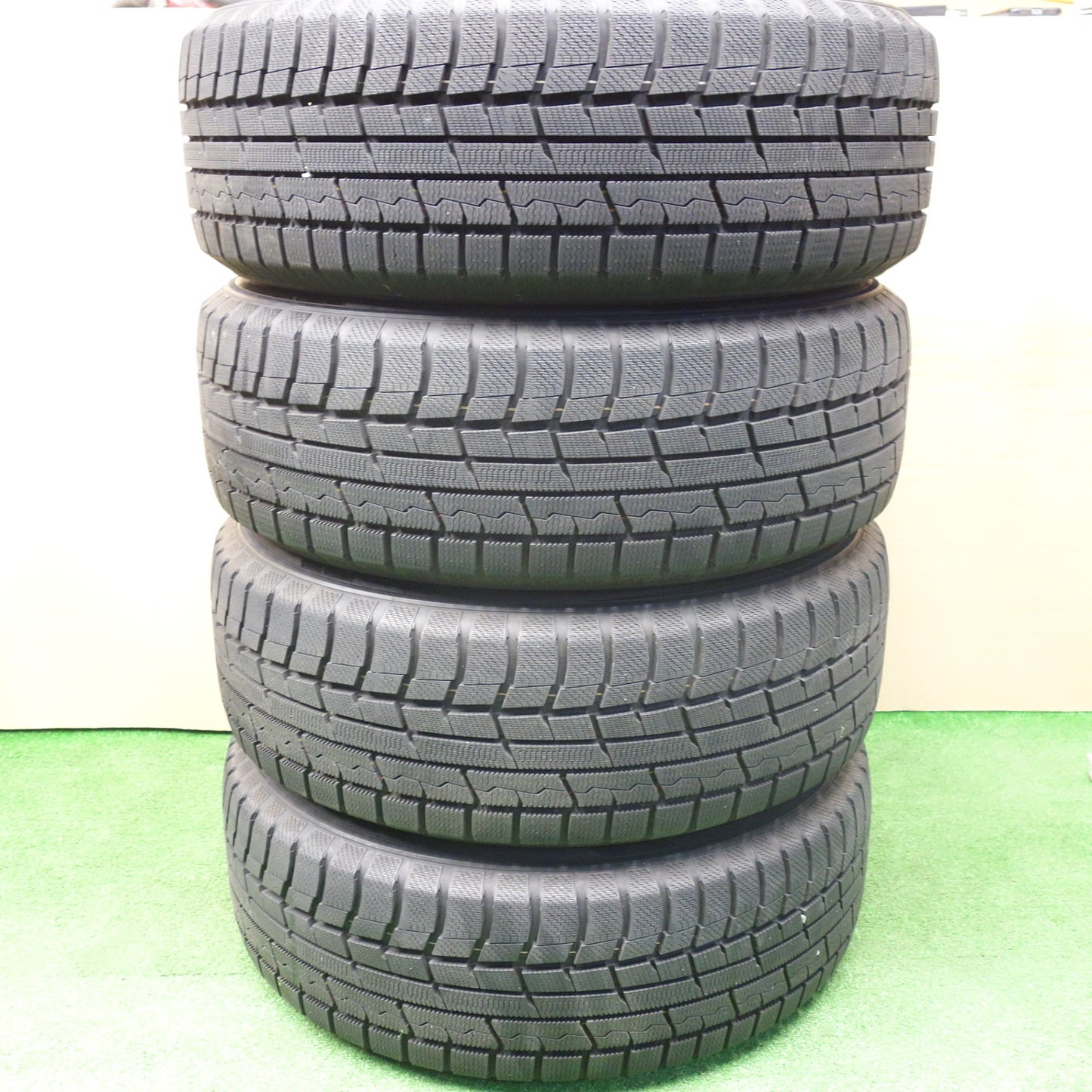 ほぼ未使用!23年!キレイ★スタッドレス 225/60R17 トーヨー ウインター トランパス TX TIRADO Eta LA STRADA ティラード ラストラーダ 17インチ PCD114.3/5H★5121802KTス