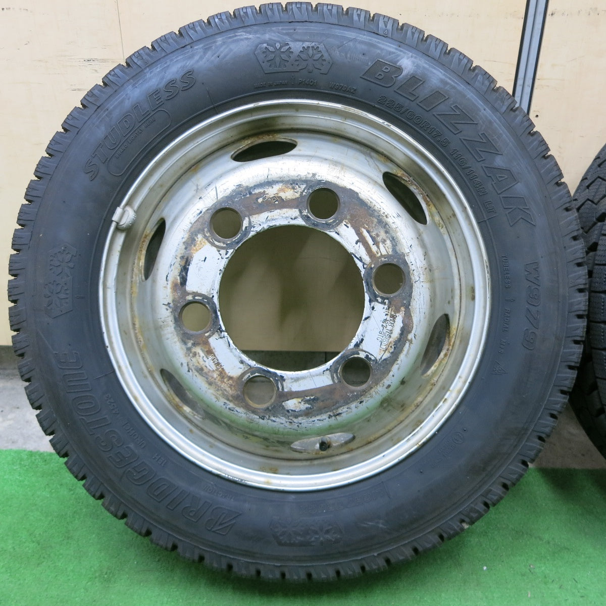 タイヤほぼ未使用!23年!2本★トラック 225/60R17.5 116/114N スタッドレス ブリヂストン ブリザック W979 TOPY スチール 127-9CS PCD222.25/6H★5060304ナス