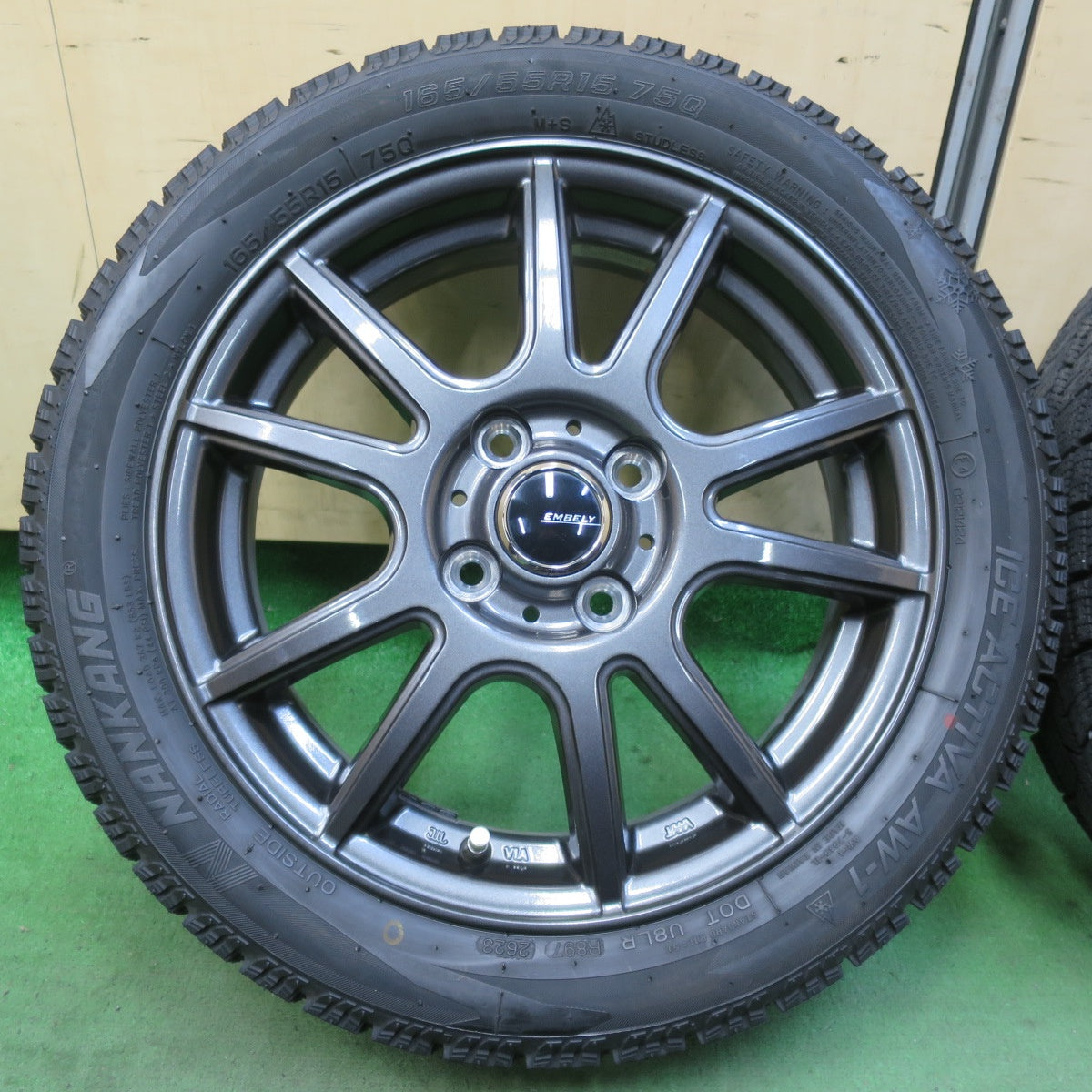 バリ溝!23年!キレイ!9分★スタッドレス 165/55R15 ナンカン アイス アクティバ AW-1 EMBELY 15インチ 軽サイズ 軽自動車 PCD100/4H★5102709イス