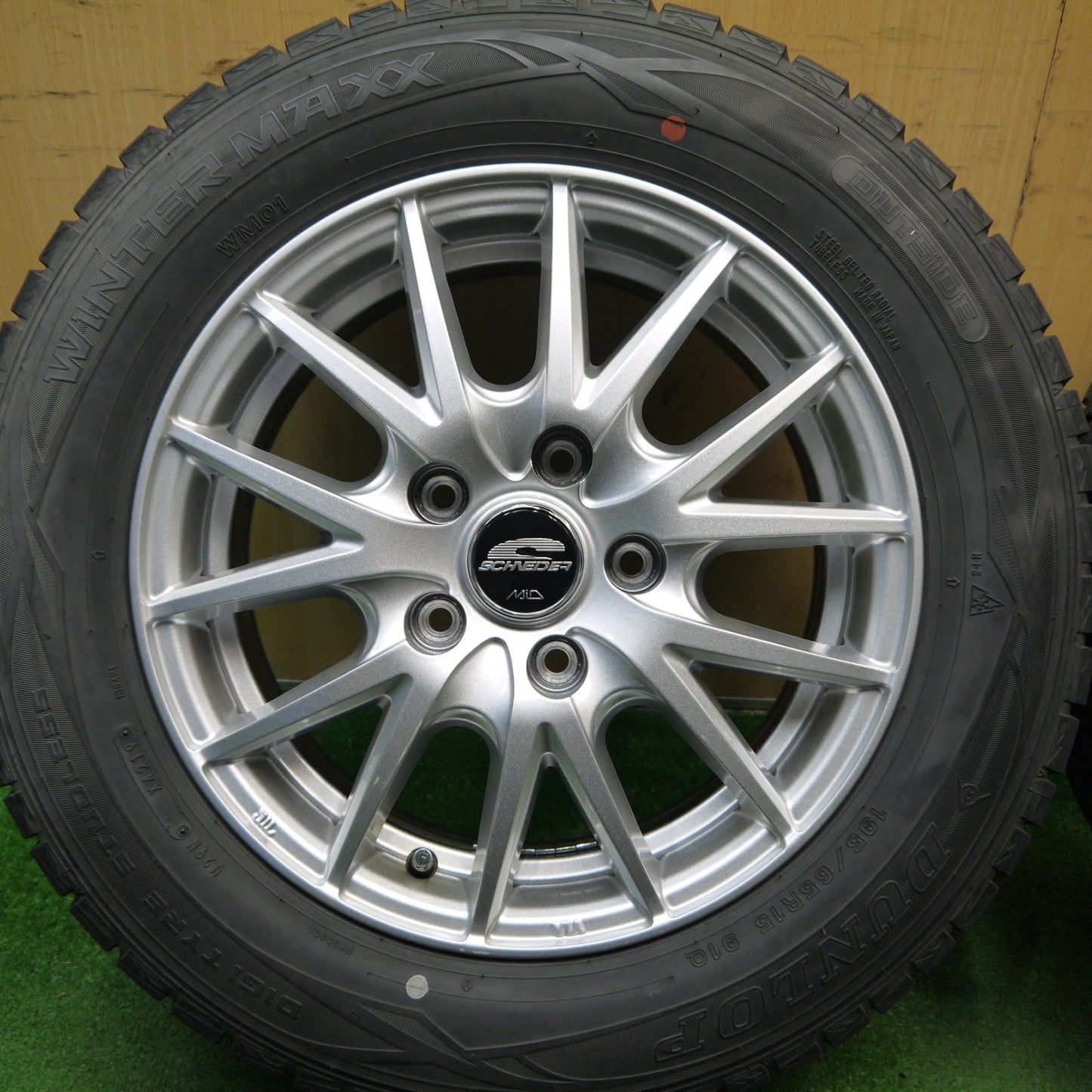 バリ溝!キレイ!9分★スタッドレス 195/65R15 ダンロップ ウインターマックス WM01 SCHNEIDER MiD シュナイダー 15インチ PCD114.3/5H★5042108Hス