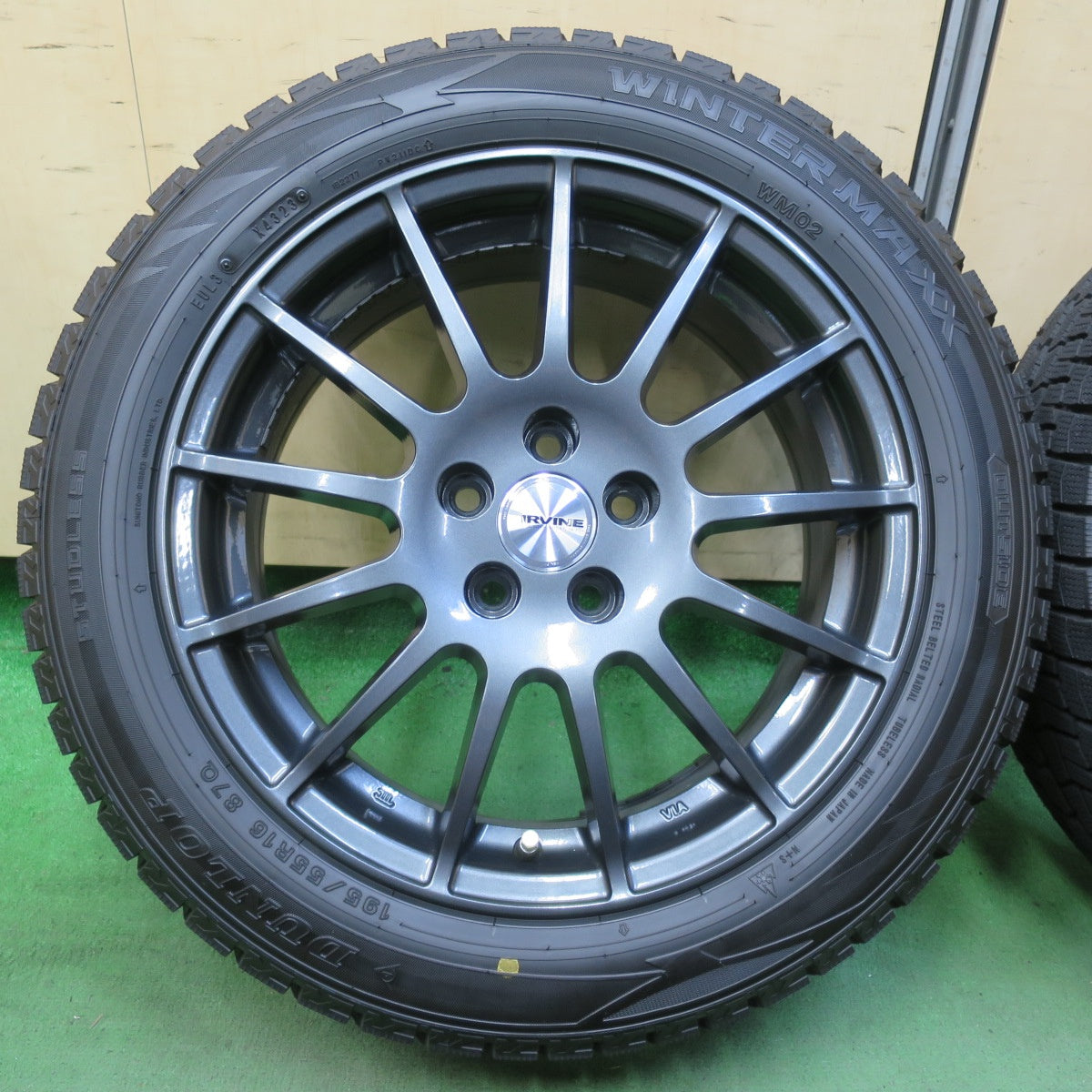 ほぼ未使用!23年!キレイ★アウディ ワーゲン 等 IRVINE F01 195/55R16 スタッドレス ダンロップ ウインターマックス WM02 アーヴィン 16インチ PCD100/5H★5092903イス