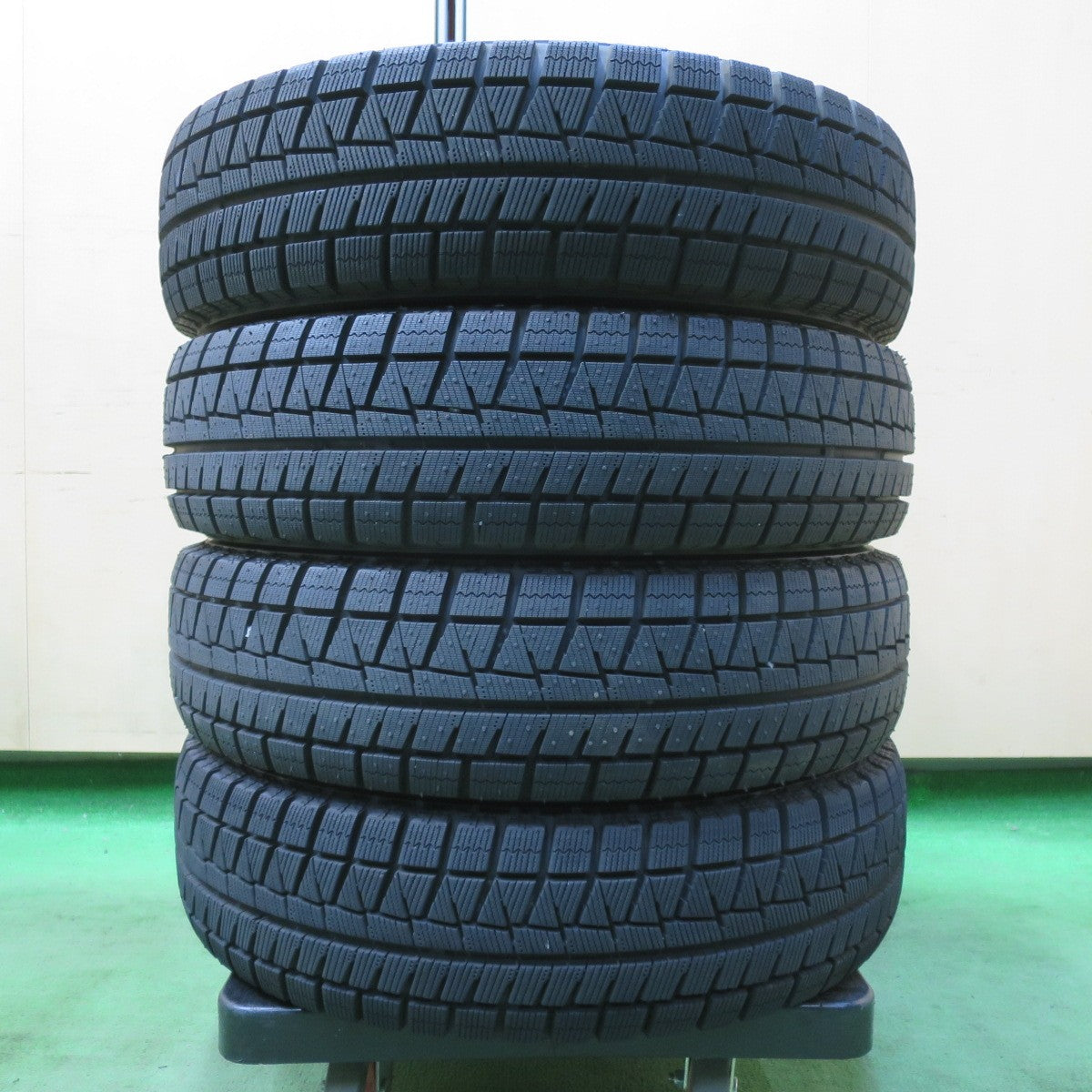 バリ溝!24年!ほぼ10分★スタッドレス 175/70R14 ブリヂストン アイスパートナー2 タイヤ 14インチ アクア フィット ヤリス シエンタ 等★5042308イスタ