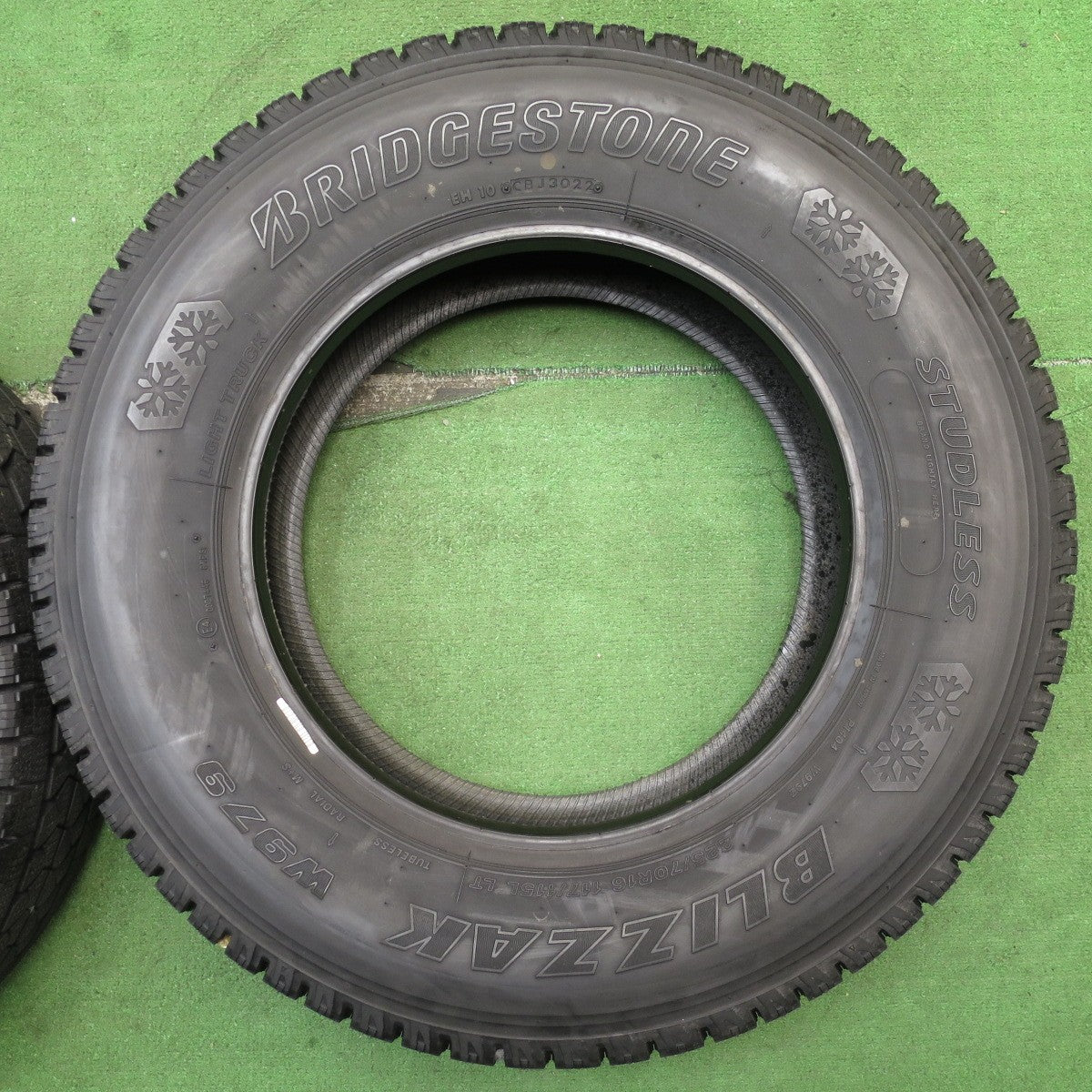 バリ溝!22年!9.5分★トラック タイヤ 225/70R16 117/115L スタッドレス ブリヂストン ブリザック W979 タイヤ 16インチ★5061903NJスタ