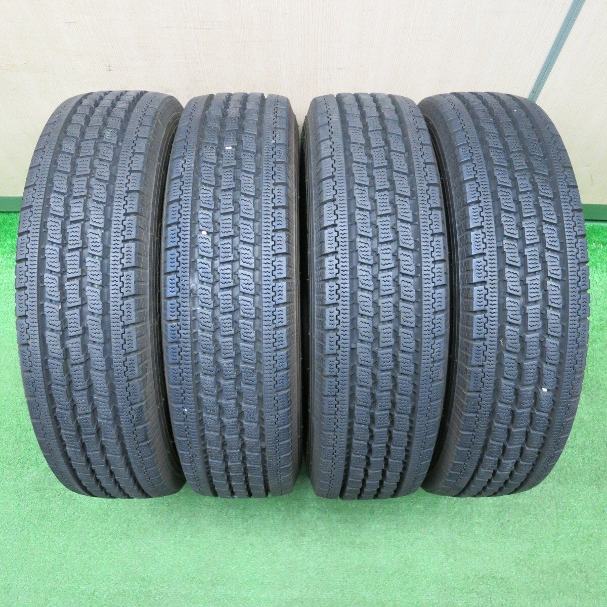 バリ溝!9分★スタッドレス 165/80R13 90/88N トーヨー デルベックス 934 タイヤ 13インチ DELVEX プロボックス サクシード 等★4122901NJスタ