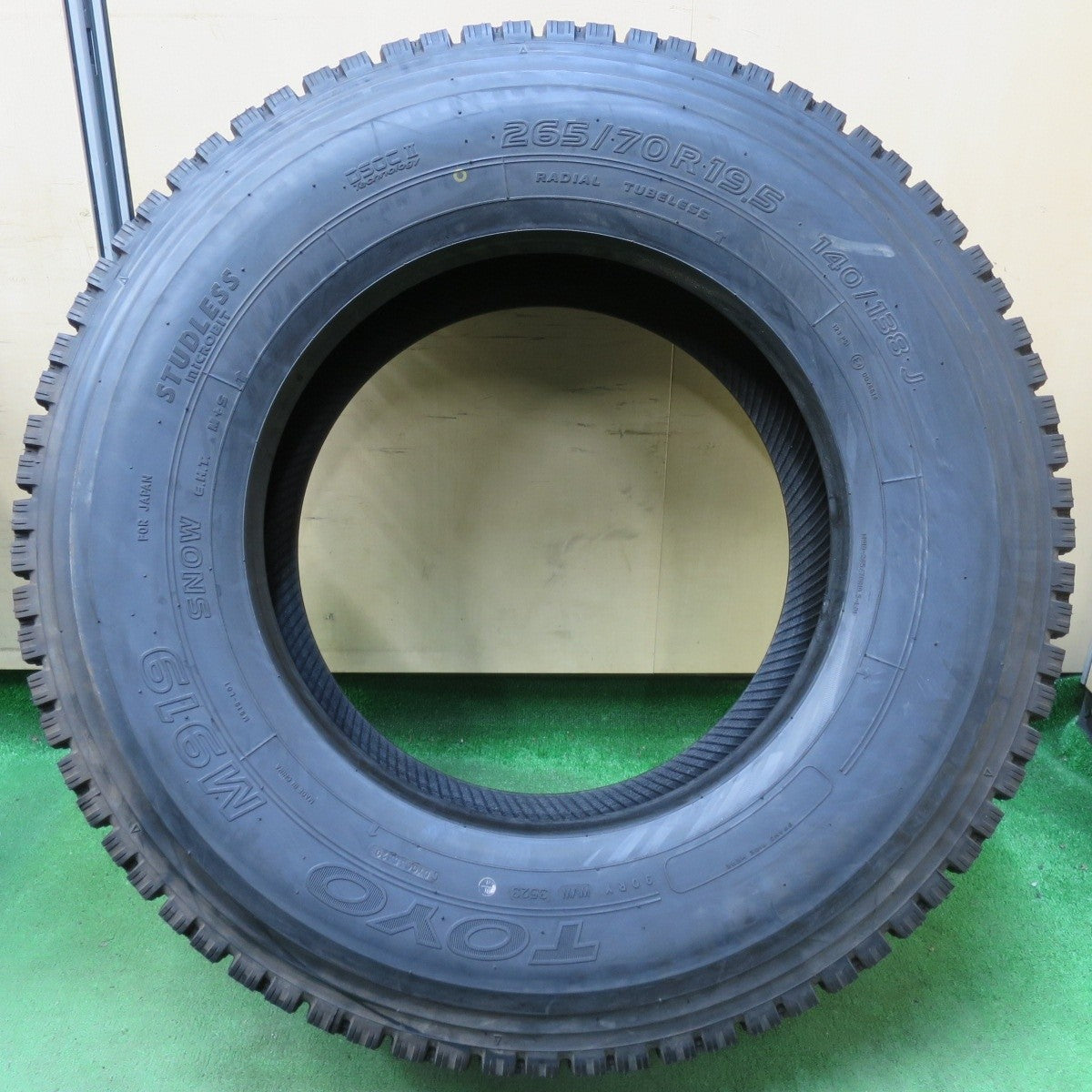 未使用!23年★トラック タイヤ 265/70R19.5 140/138J スタッドレス トーヨー M919 19.5インチ★5010609イスタ