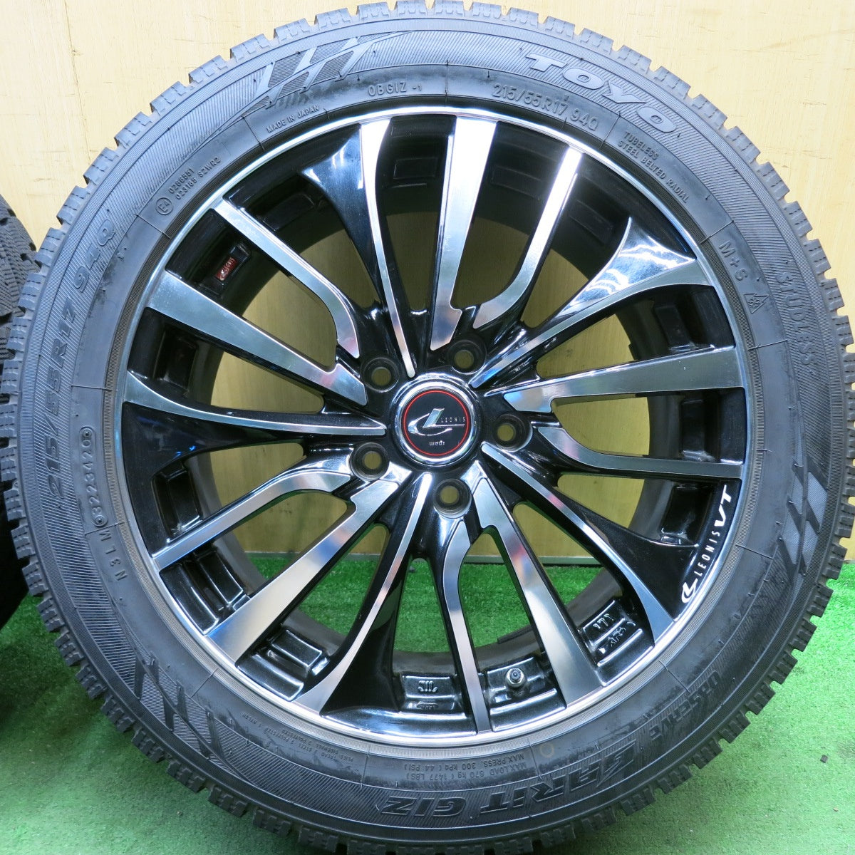 バリ溝!9.5分★LEONIS VT 215/55R17 スタッドレス トーヨー オブザーブ ガリット GIZ レオニス 17インチ PCD114.3/5H★5091110HAス