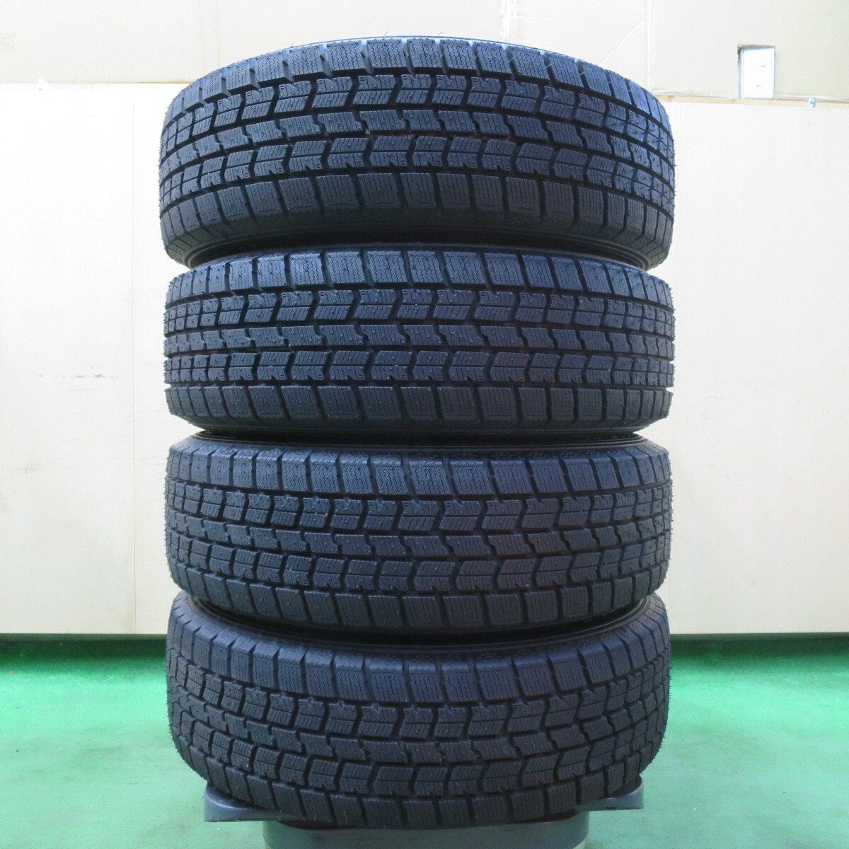 タイヤほぼ未使用!23年!キレイ★スタッドレス 175/65R15 グッドイヤー アイスナビ7 RiZLEY ライツレー 15インチ PCD100/4H★5010705イス