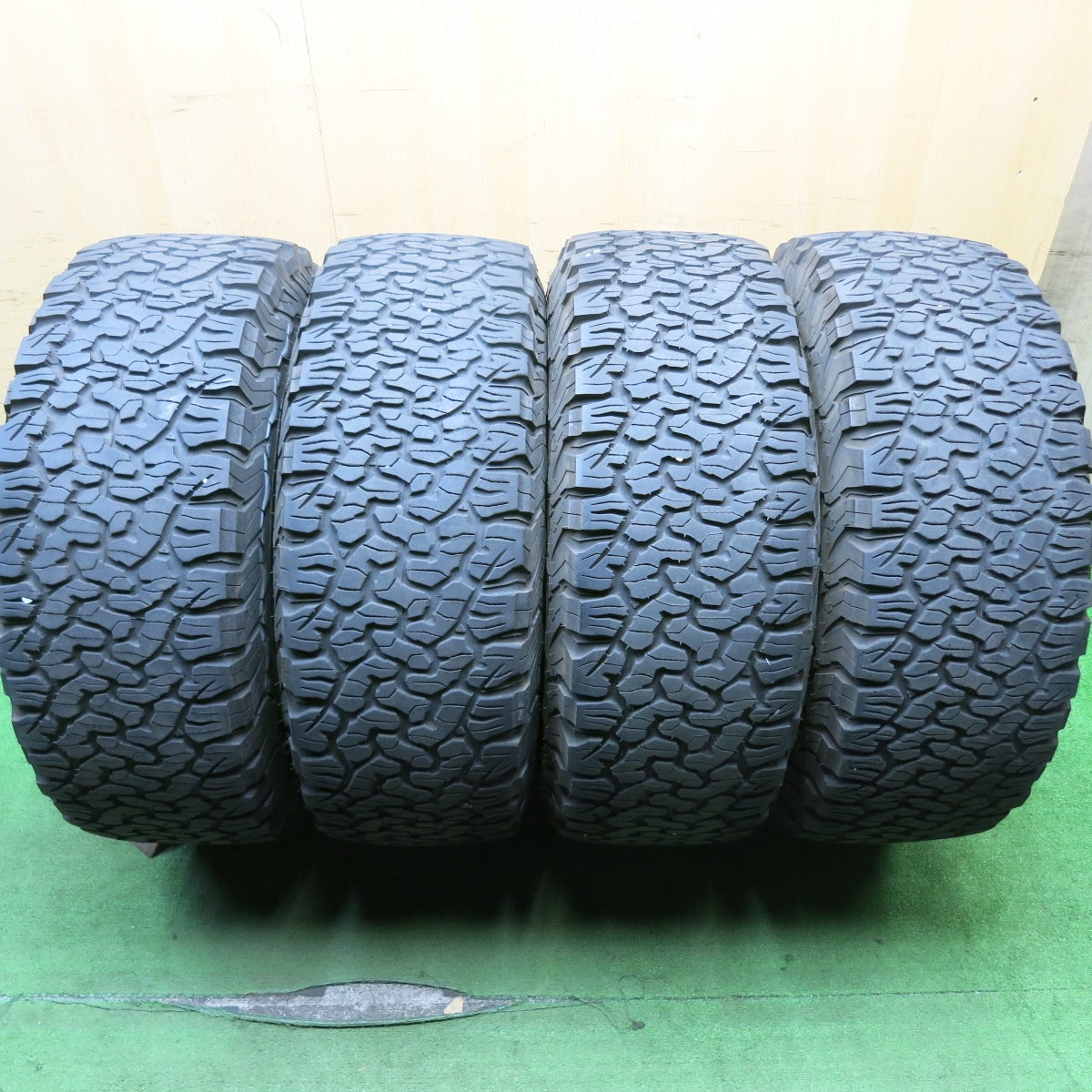 4本価格!21年★ジープ 等 KMC KM540 RECON 35×12.50R17LT 121R BFグッドリッチ All-Terrain T/A KO2 リコーン 17インチ PCD127/5H★5052404HAノ