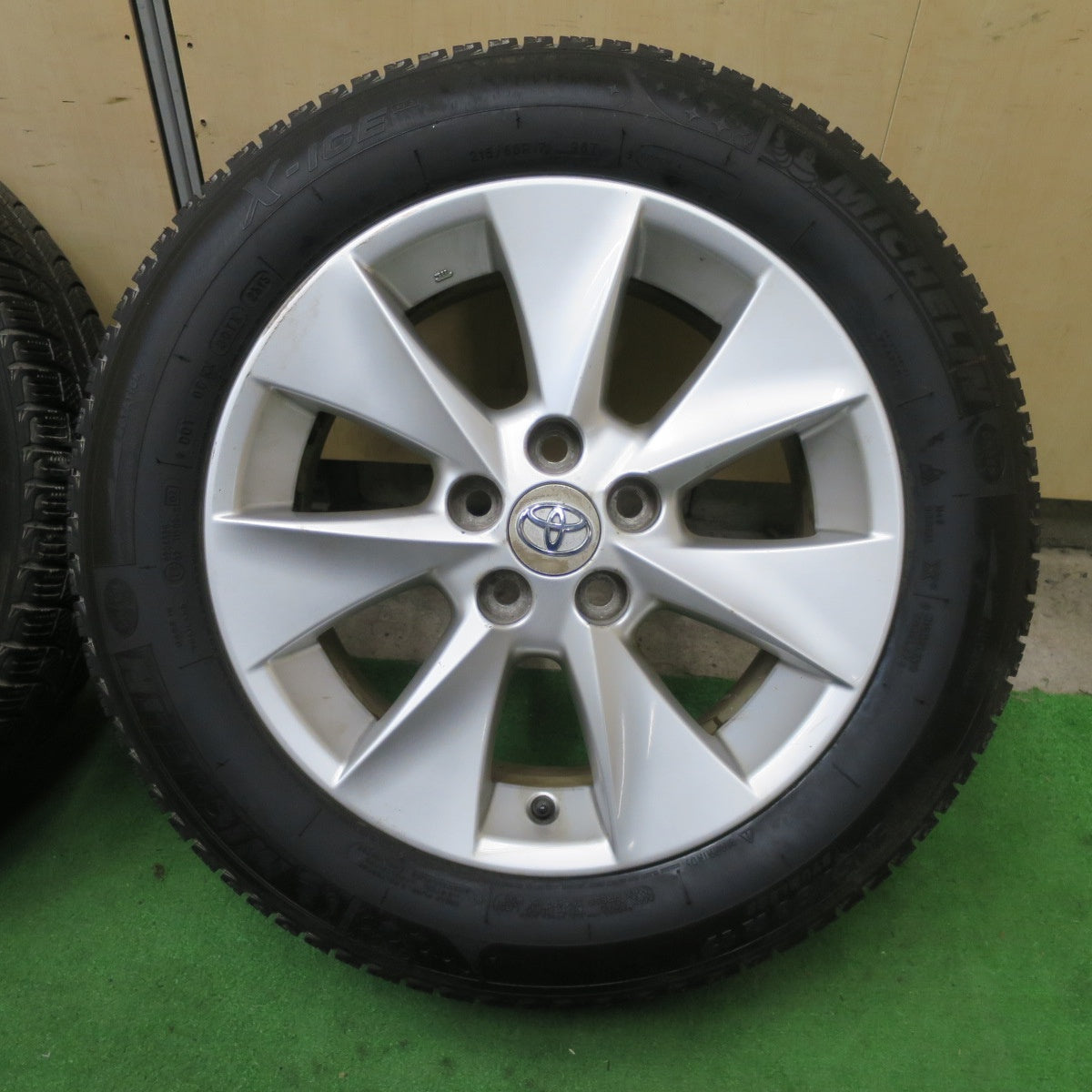 4本価格★トヨタ 20系 アルファード ヴェルファイア 純正 215/60R17 スタッドレス ミシュラン X-ICE XI3 17インチ PCD114.3/5H★5090402TTス