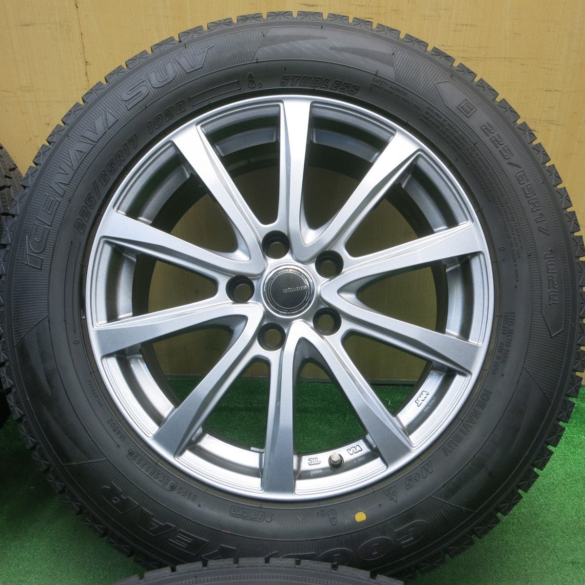 バリ溝!22年!キレイ!9.5分以上★スタッドレス 225/65R17 グッドイヤー アイスナビ SUV MiLLOUS ミルアス 17インチ PCD114.3/5H★5050201AKス