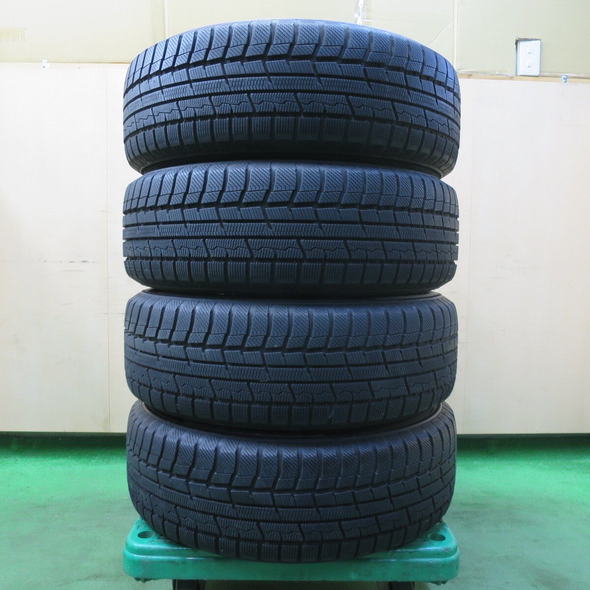 バリ溝!キレイ!9.5分★スタッドレス 205/65R16 トーヨー ウインター トランパス TX WB 社外 アルミ 16インチ PCD114.3/5H★5021509イス