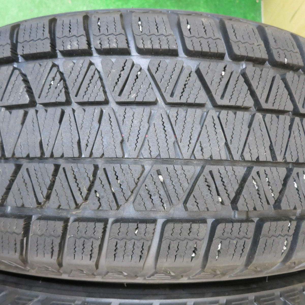 バリ溝!23年!キレイ!9.5分以上★ベンツ GLBクラス X247 純正 235/55R18 スタッドレス ブリヂストン ブリザック DM-V3 18インチ PCD112/5H★5050901NJス
