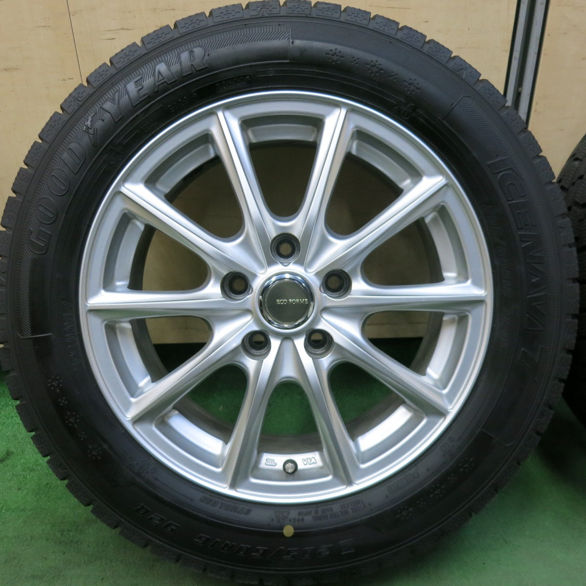 バリ溝!22年!キレイ!ほぼ10分★スタッドレス 205/60R16 グッドイヤー アイスナビ7 ECO FORME エコフォルム 16インチ PCD114.3/5H★5091103SKス