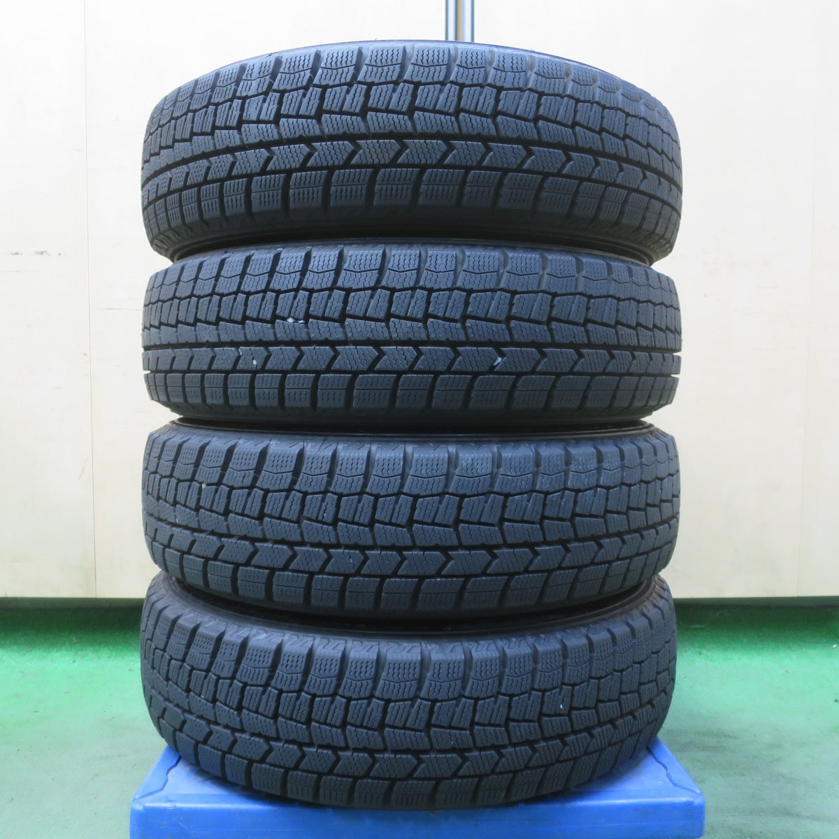 バリ溝!24年!キレイ!9.5分以上◎スタッドレス 155/65R14 ダンロップ ウインターマックス WM02 Exceeder エクシーダー 14インチ PCD100/4H◎6091910イス