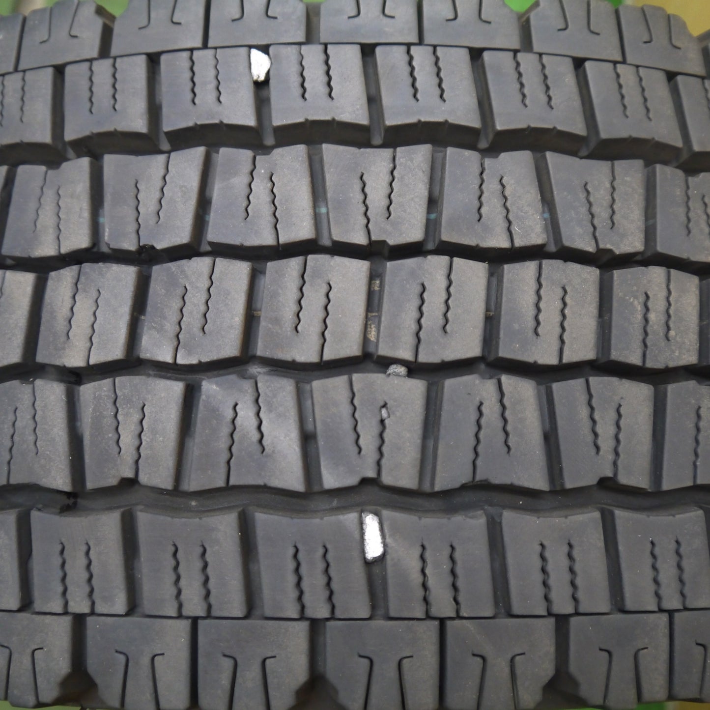 1本価格★トラック タイヤ スタッドレス 245/70R19.5 136/134J ダンロップ デクテス SP081 DECTES 19.5インチ★5090903Hノタ