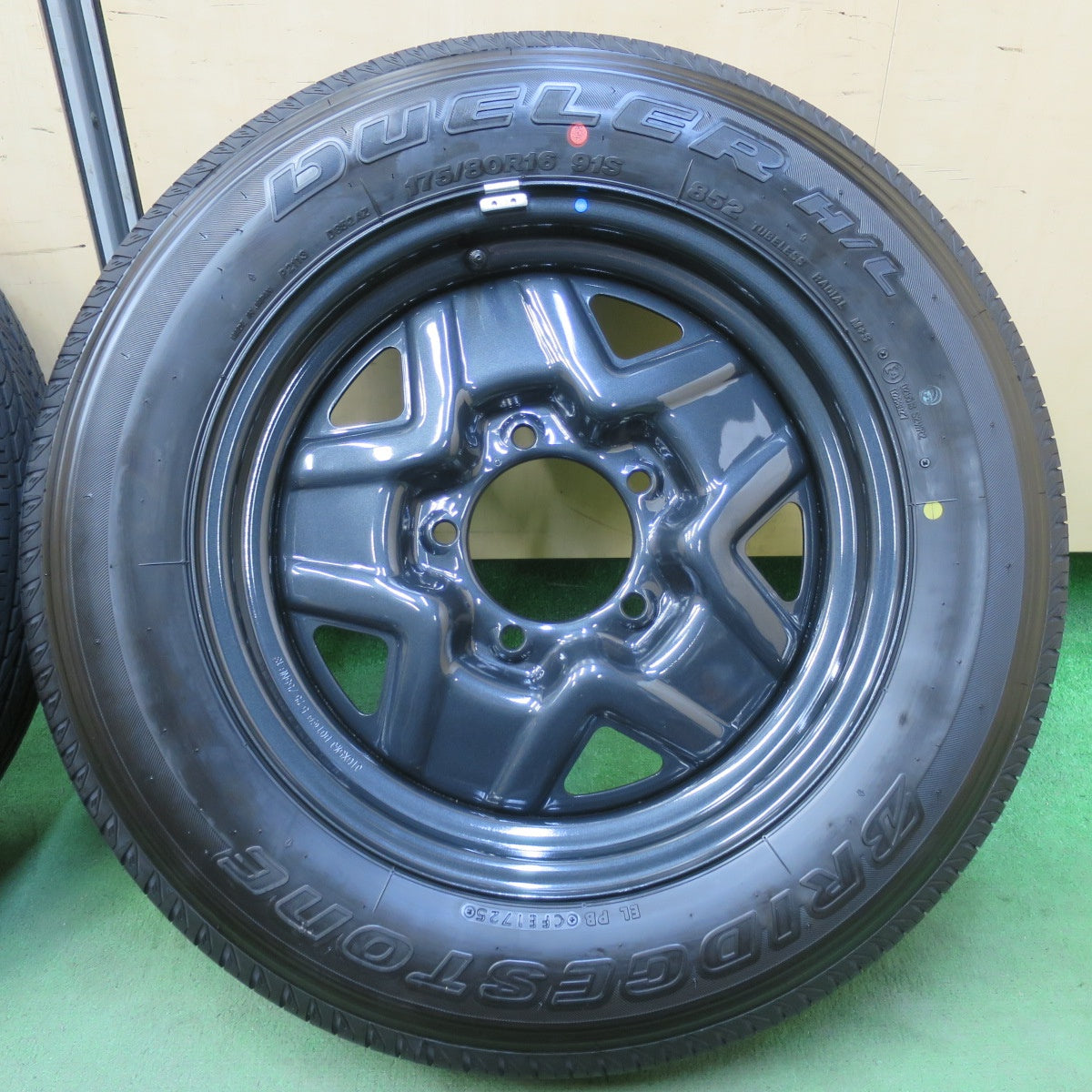 新車外し!25年★スズキ JB64W ジムニー 純正 スチール 175/80R16 ブリヂストン デューラー H/L 852 16インチ PCD139.7/5H★5111509イノ