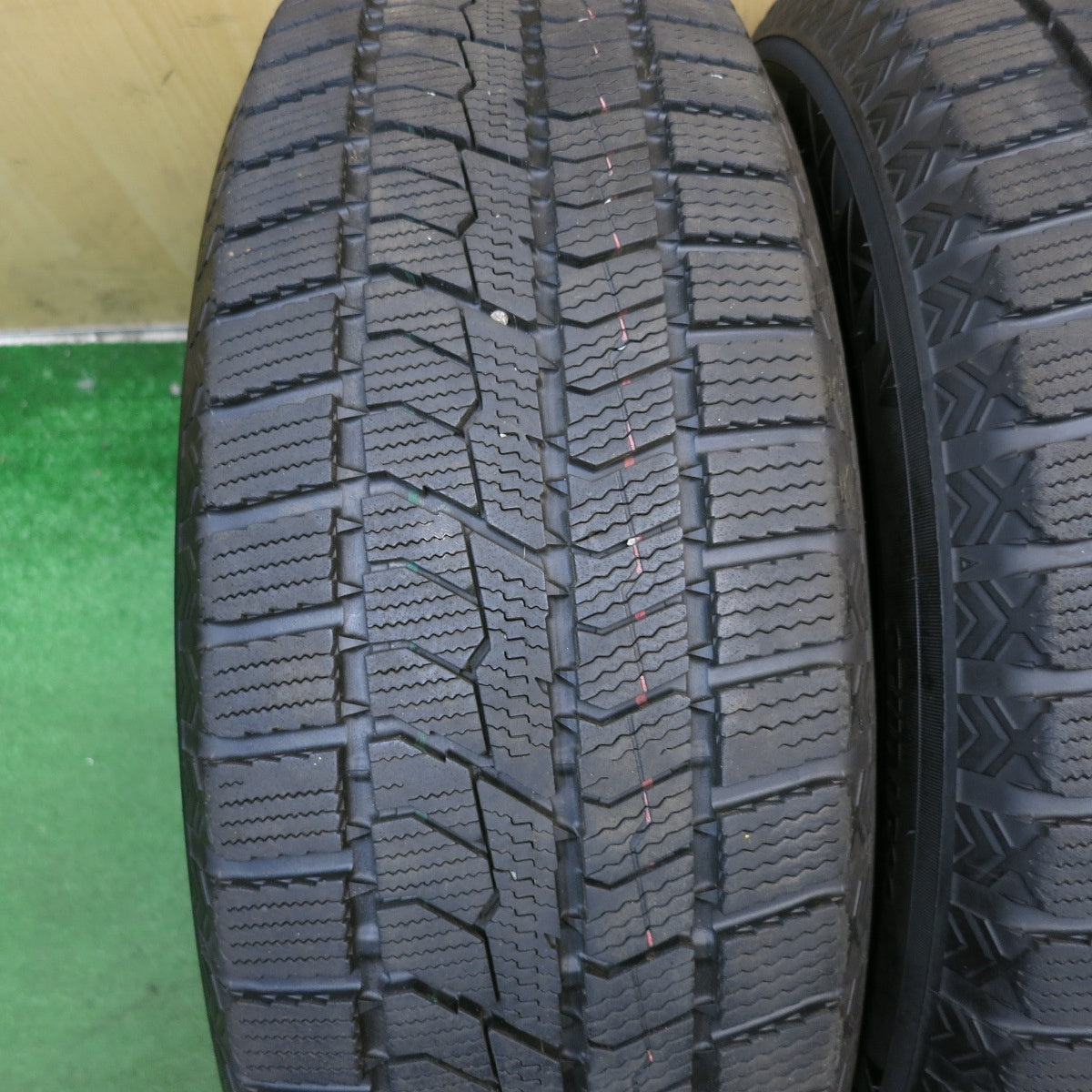 バリ溝!23年!9.5分◎スタッドレス 205/65R16 トーヨー オブザーブ GIZ2 タイヤ 16インチ ヤリスクロス セレナ カムリ 等◎6100203KKスタ