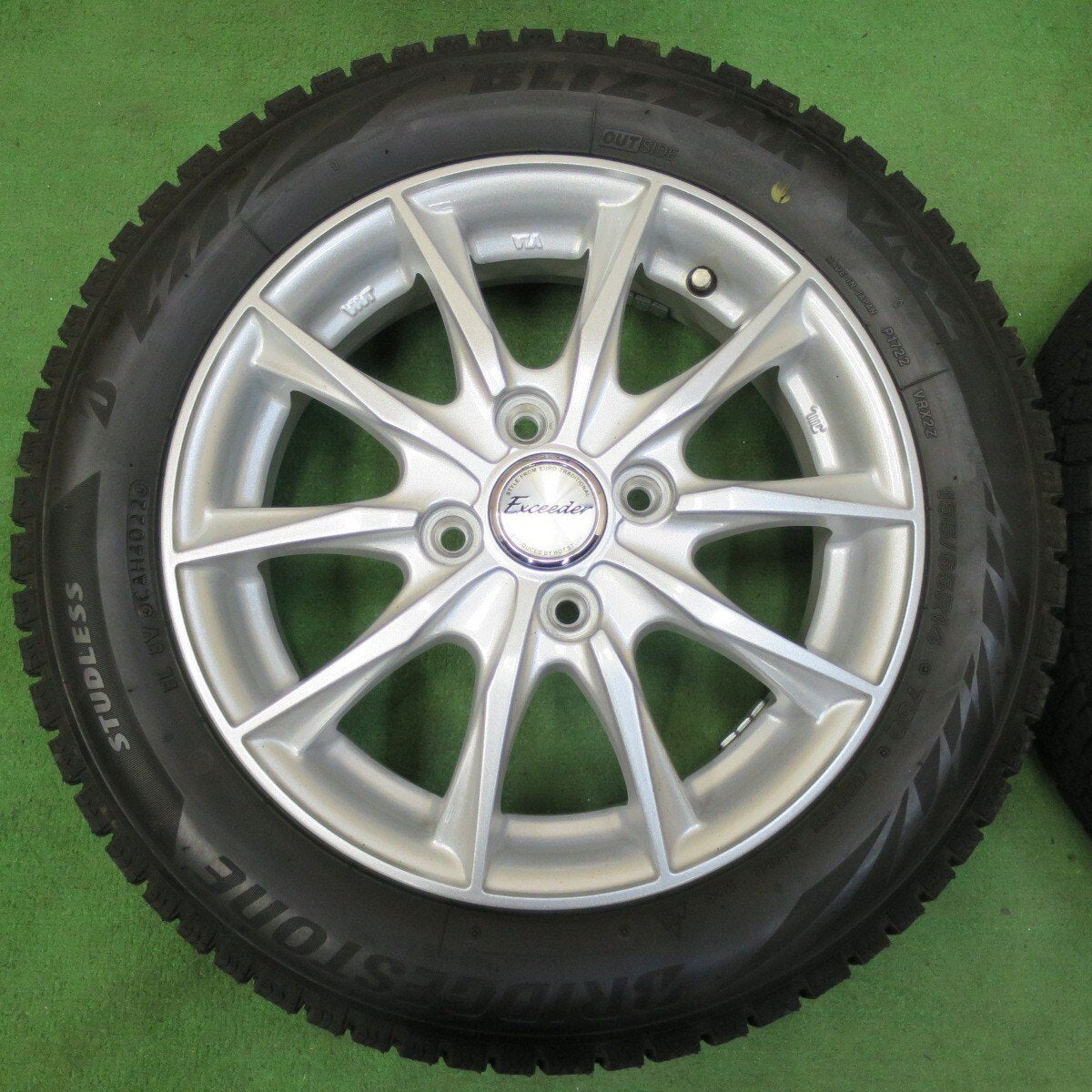 バリ溝!22年!9.5分以上★スタッドレス 155/65R14 ブリヂストン ブリザック VRX2 Exceeder エクシーダー 14インチ PCD100/4H★4113011イス