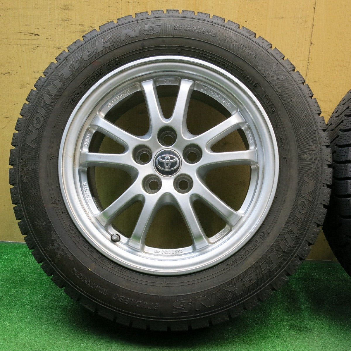 バリ溝!24年!9.5分以上★トヨタ 50系 プリウス 純正 195/65R15 スタッドレス オートバックス ノーストレック N5 15インチ PCD100/5H★5050902NJス
