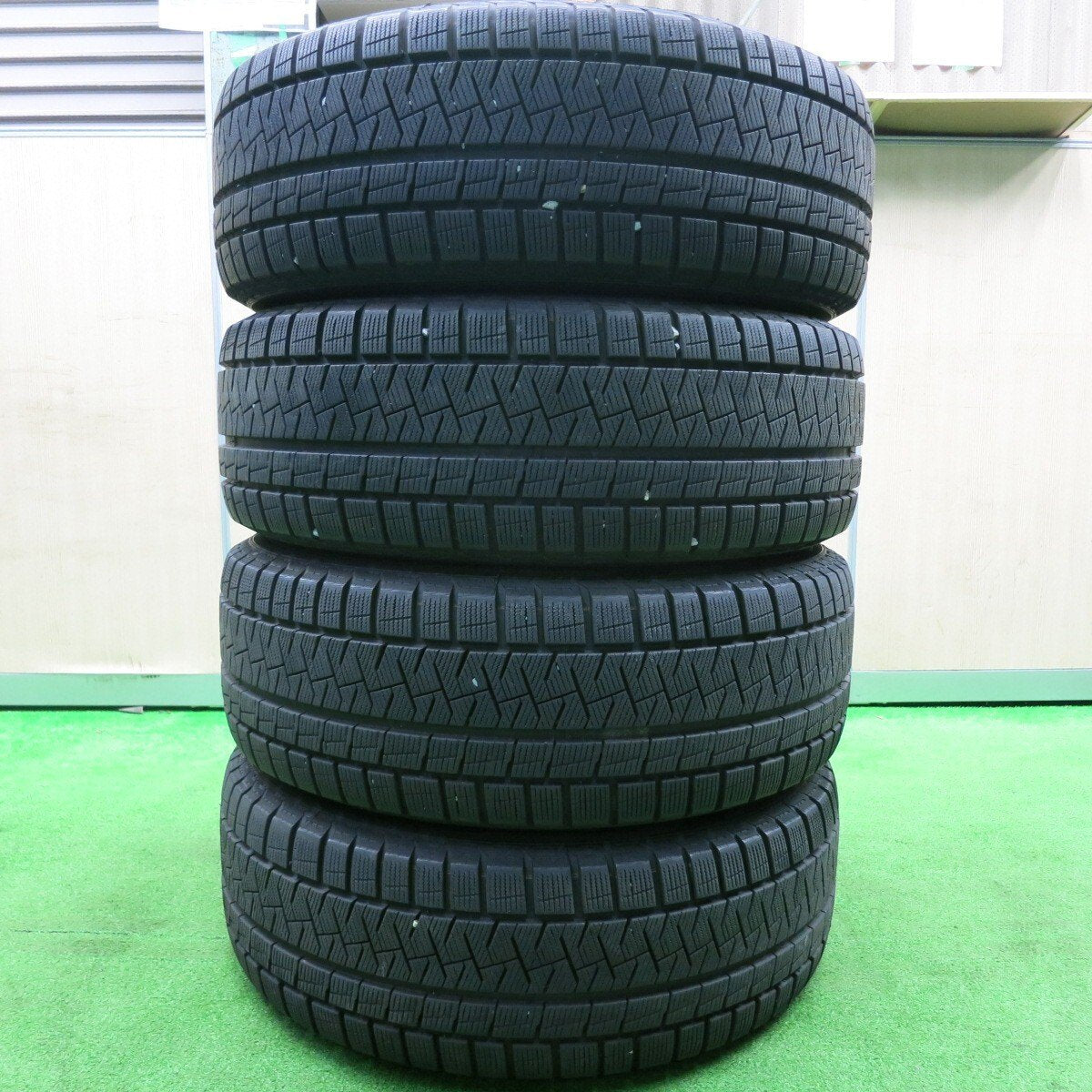 バリ溝!キレイ!9.5分★スタッドレス 215/60R17 ピレリ アイスアシンメトリコ プラス EUROMAGIC BLEST JP 17インチ PCD114.3/5H★4112901HAス