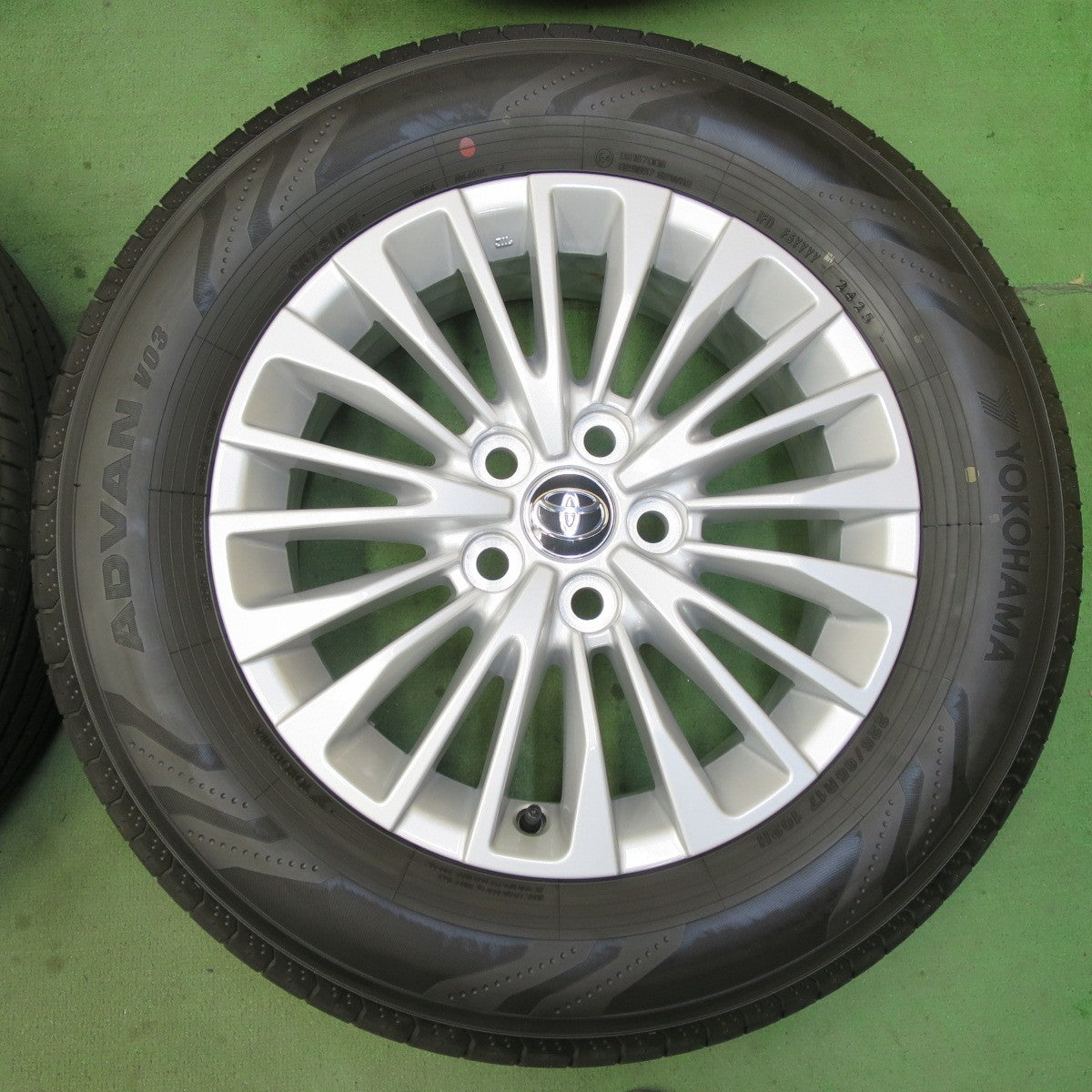 新車外し!25年★トヨタ 40系 アルファード ヴェルファイア 純正 225/65R17 ヨコハマ アドバン V03 17インチ PCD120/5H★5090104イノ