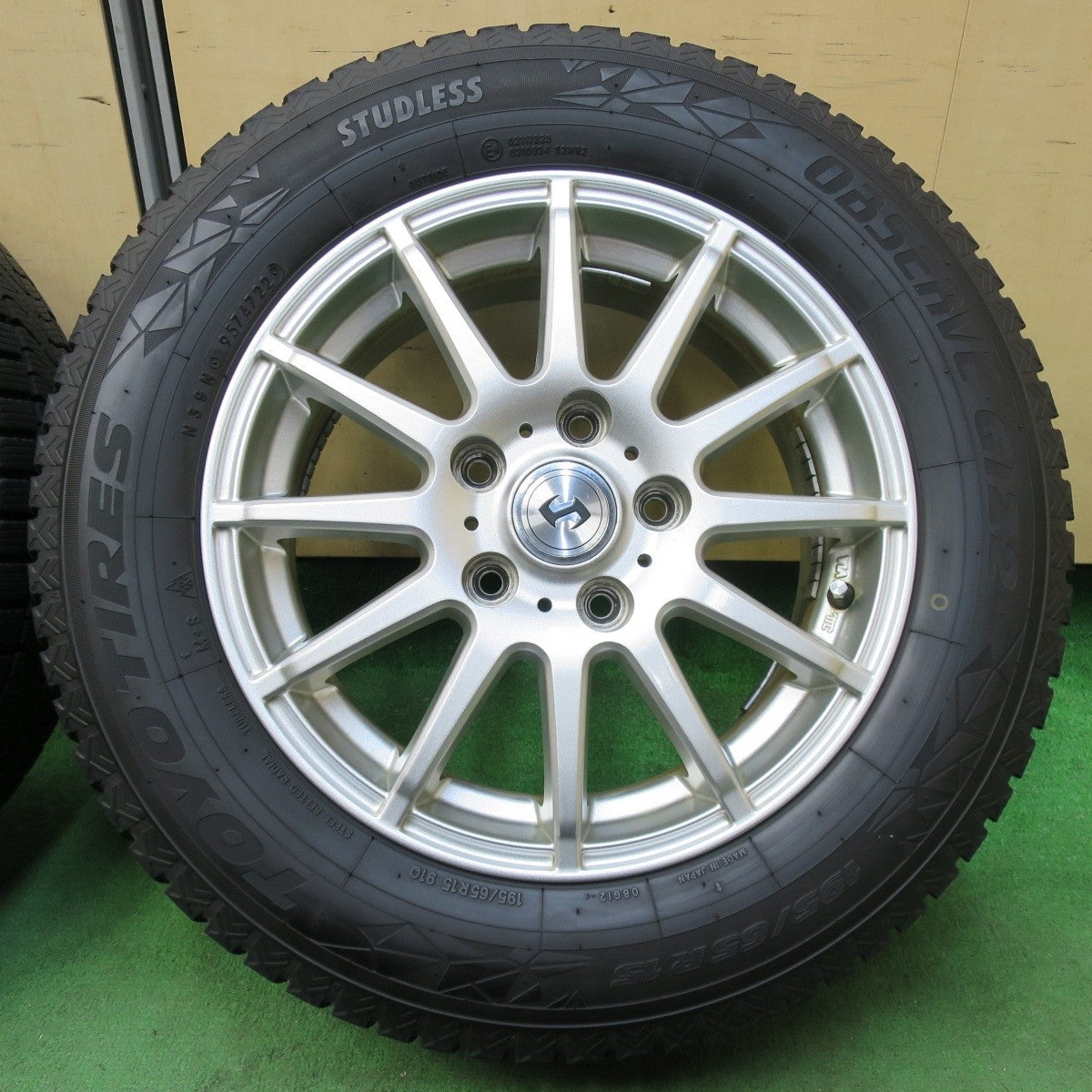 バリ溝!22年!キレイ!9分★スタッドレス 195/65R15 トーヨー オブザーブ GIZ2 weds ウェッズ 15インチ PCD114.3/5H★4121204イス