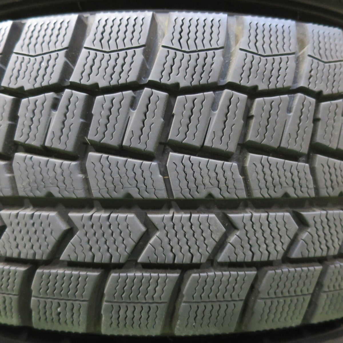 バリ溝!23年!キレイ!9.5分★スタッドレス 195/65R15 ダンロップ ウインターマックス WM02 TEAD テッド 15インチ PCD114.3/5H★5032607イス