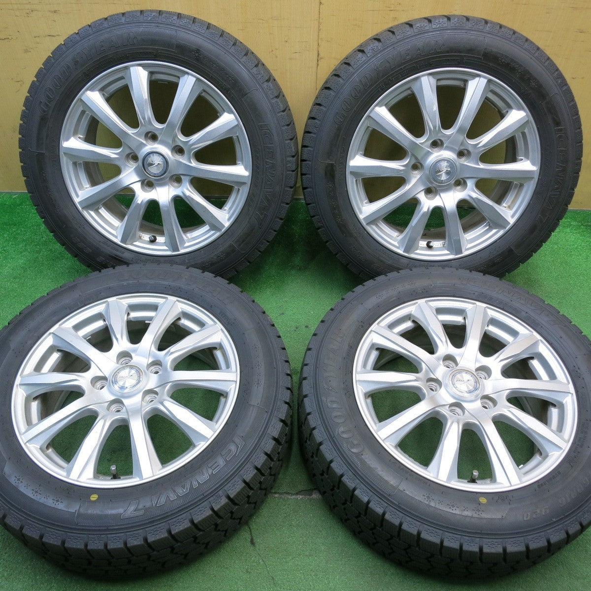 バリ溝!22年!9.5分以上★スタッドレス 205/60R16 グッドイヤー アイスナビ7 JOKER ジョーカー 16インチ PCD114.3/5H★5050702NJス