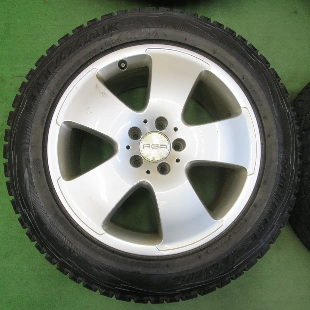 バリ溝!8.5分★ベンツ Sクラス W221 純正 255/55R18 スタッドレス ブリヂストン ブリザック DM-V1 AGA 18インチ PCD112/5H★5052707イス