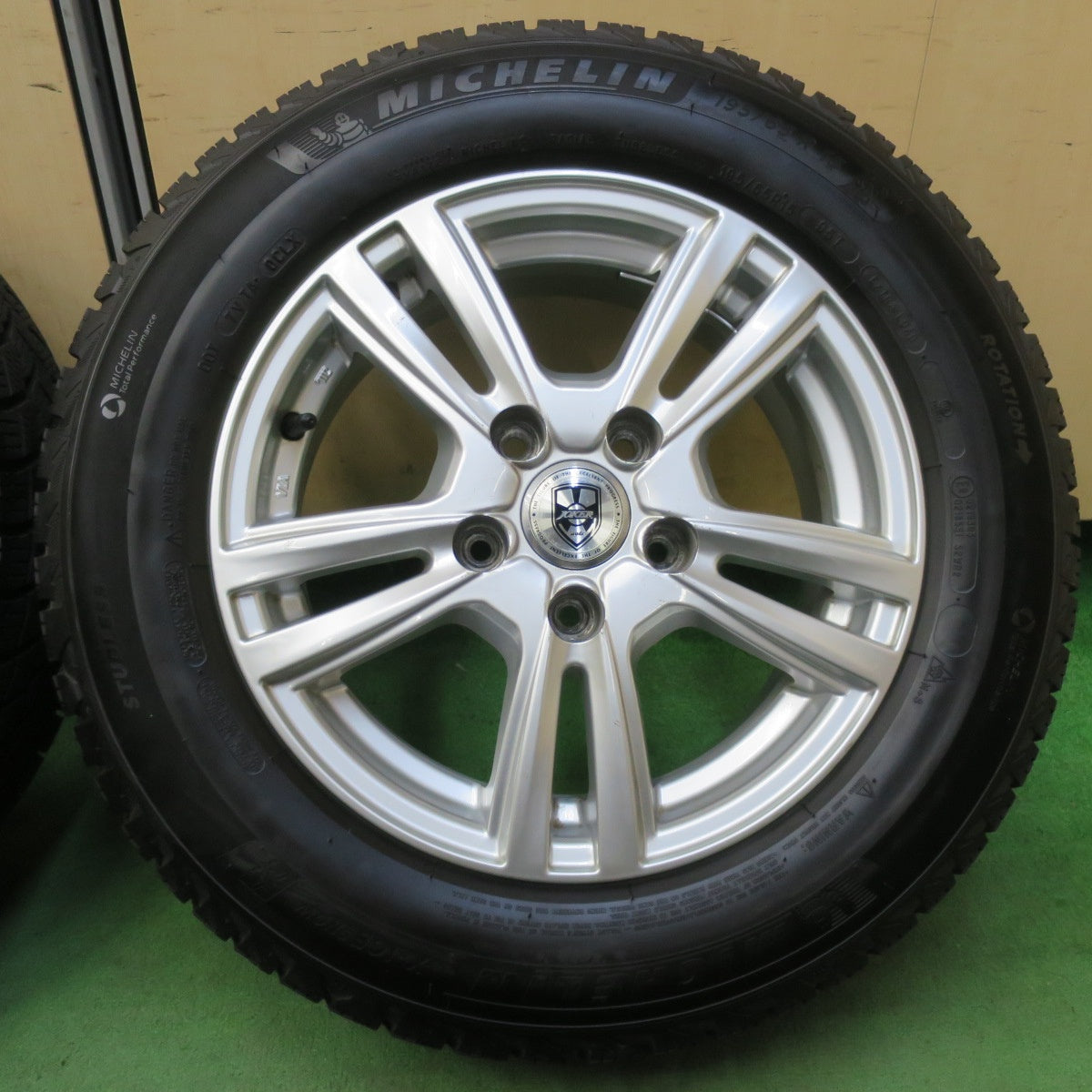 超バリ溝!21年!ほぼ10分★スタッドレス 195/65R15 ミシュラン X-ICE SNOW JOKER ジョーカー 15インチ PCD114.3/5H★5043006イス